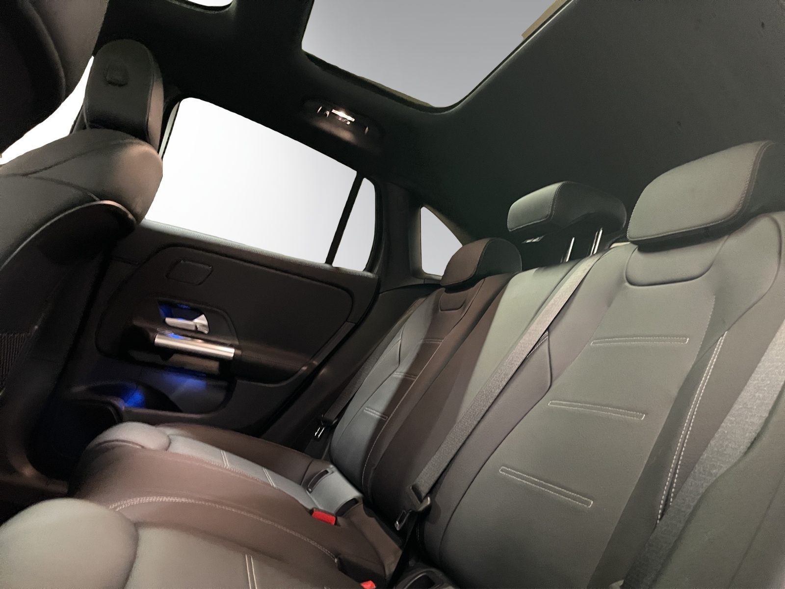 MERCEDES-BENZ GLA 250 AMG Line 8G-DCT-image-10