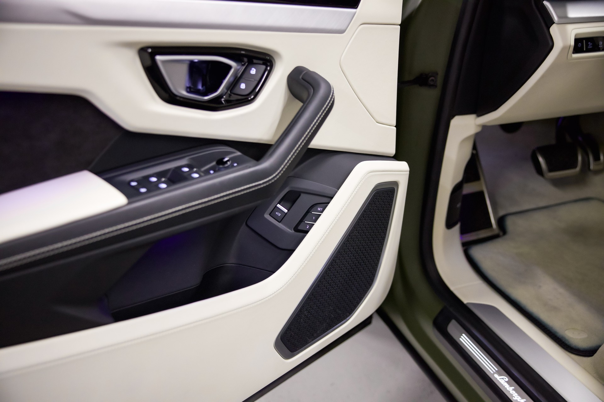 LAMBORGHINI Urus S E-Gear *Werkslackierung Verde Turbine Matt*-image-25