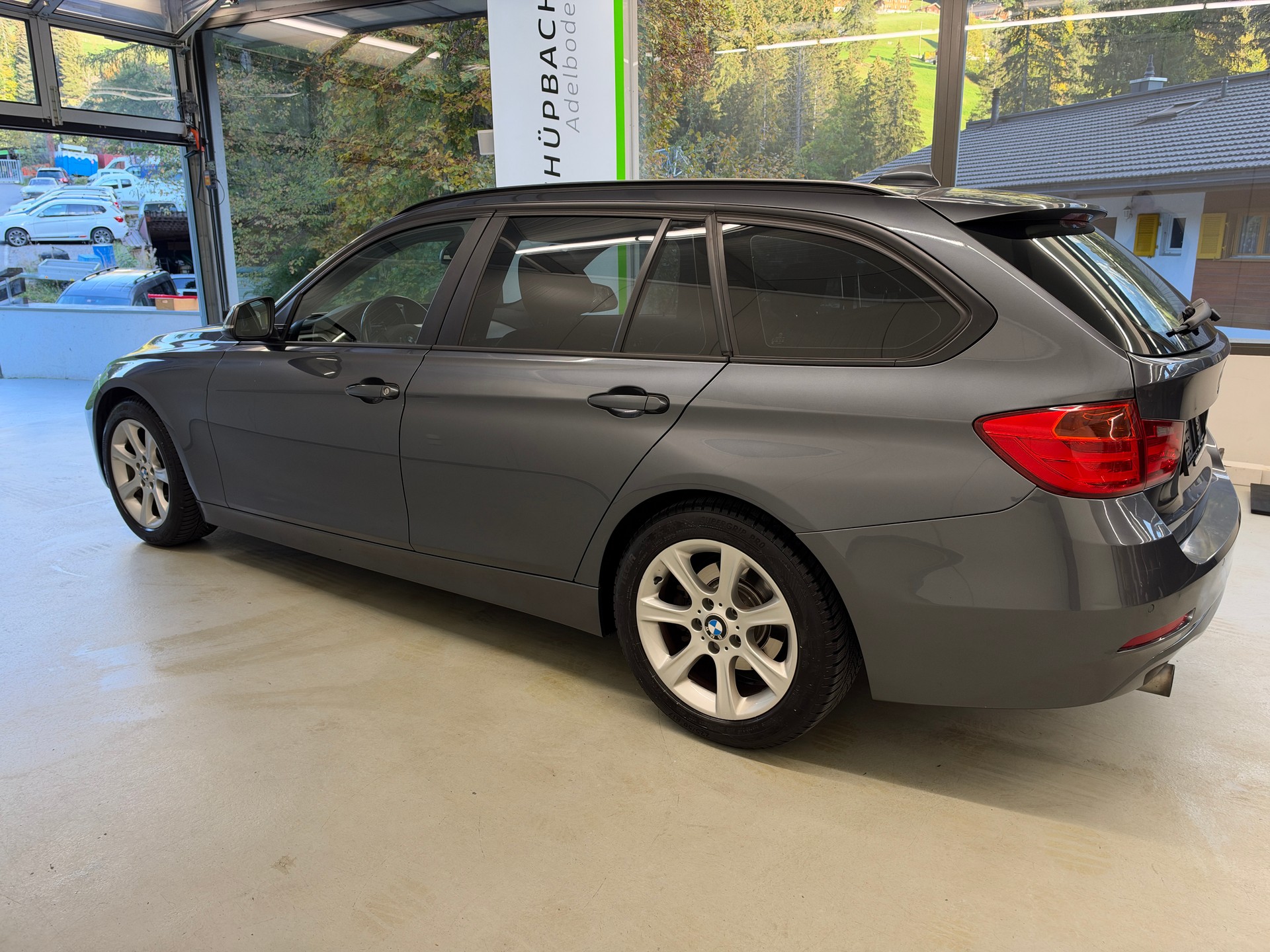 BMW 320i Touring Steptronic-image-6