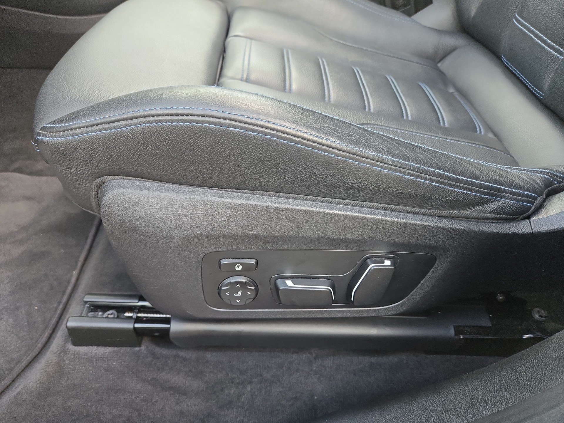 BMW X3 xDrive 48V M40d Steptronic-image-18