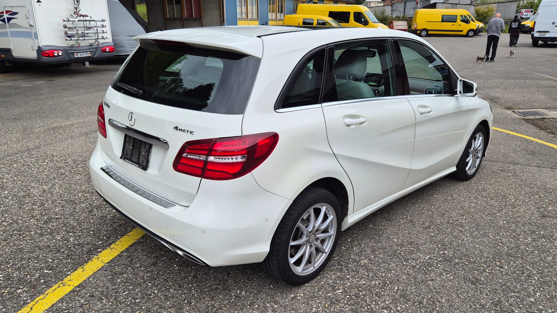 MERCEDES-BENZ B 220 d Swiss Star 4m-image-2