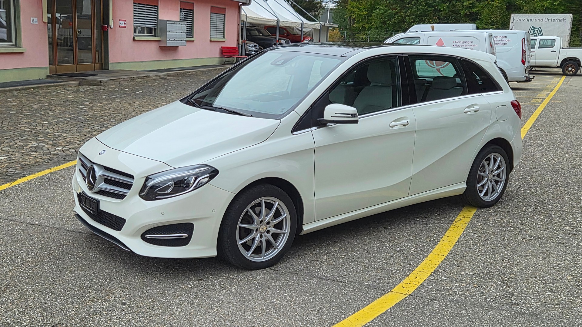 MERCEDES-BENZ B 220 d Swiss Star 4m-image-0
