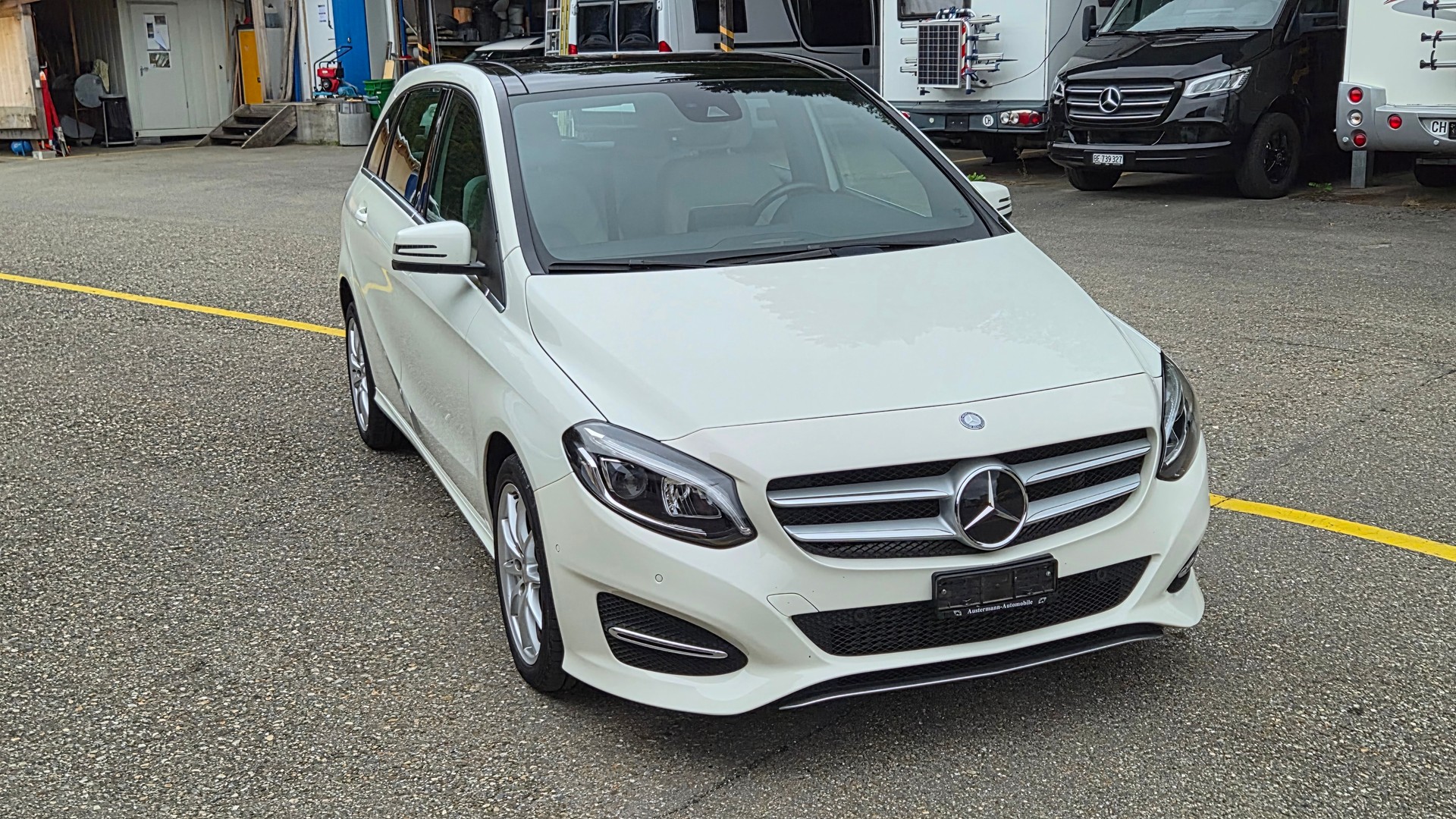 MERCEDES-BENZ B 220 d Swiss Star 4m-image-1