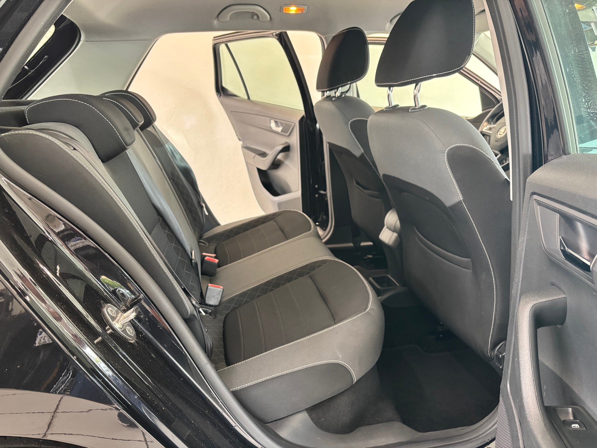 SKODA Fabia 1.0 TSI Ambition DSG-image-9