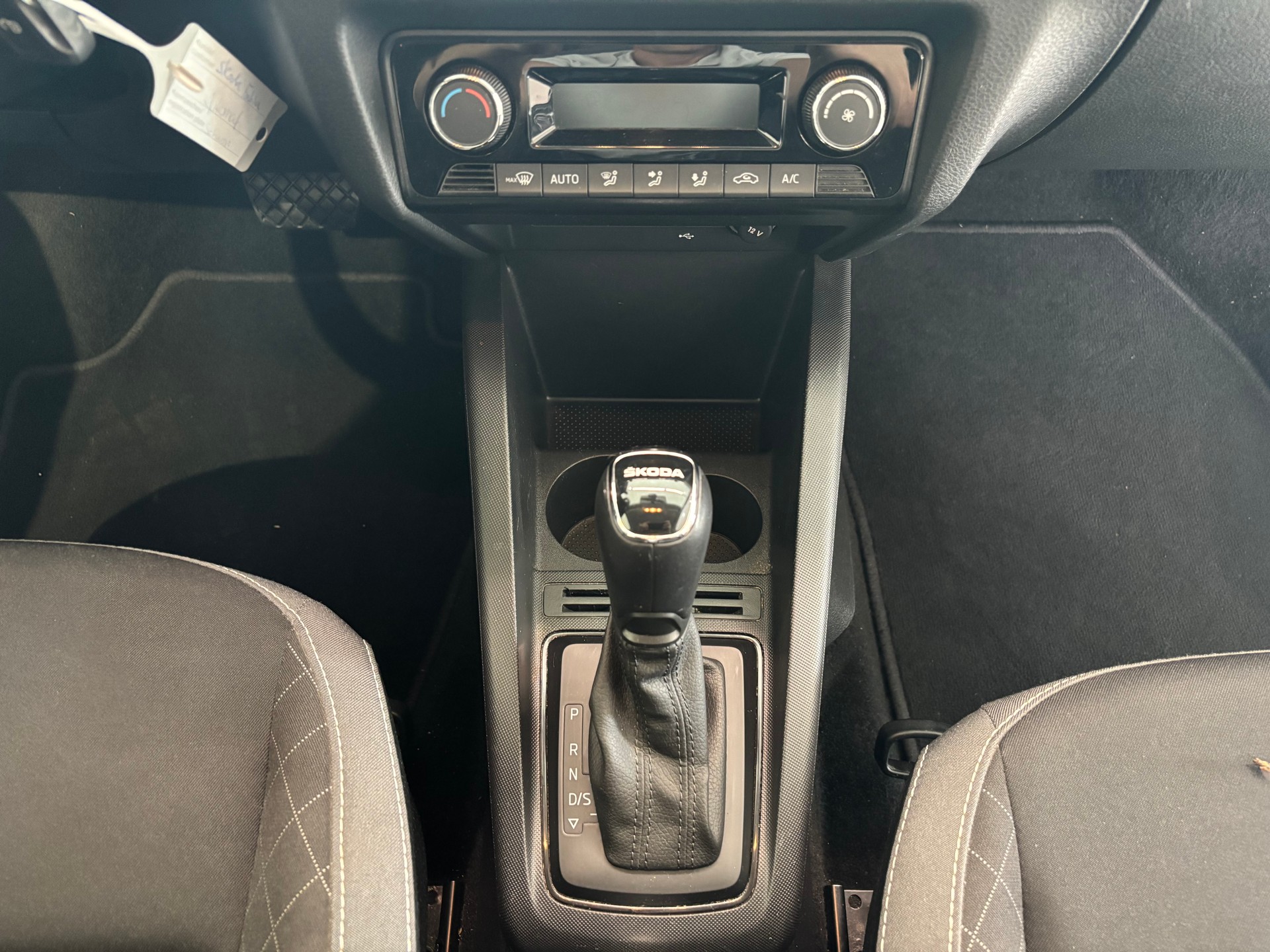 SKODA Fabia 1.0 TSI Ambition DSG-image-11