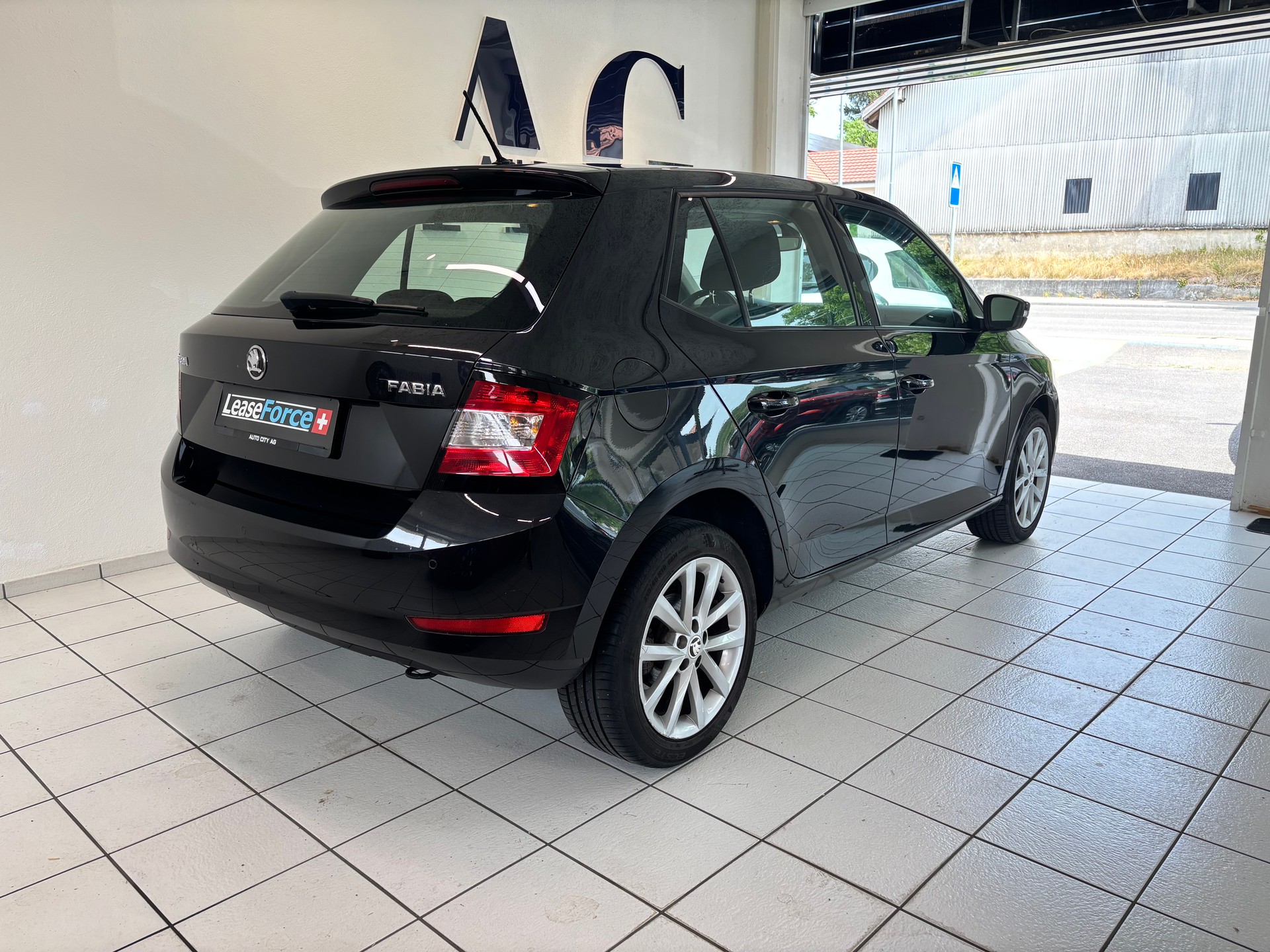 SKODA Fabia 1.0 TSI Ambition DSG-image-1