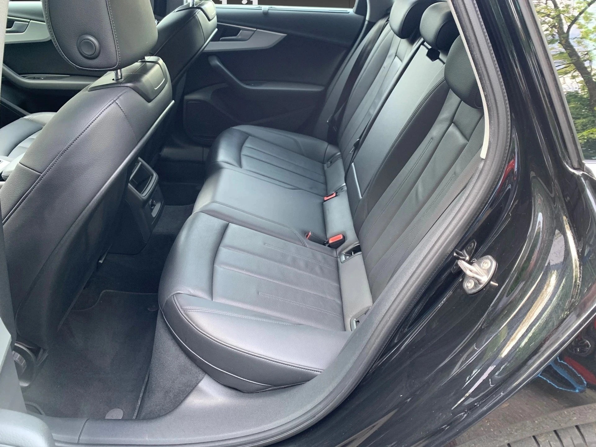 AUDI A4 Avant 2.0 TDI S-tronic-image-8