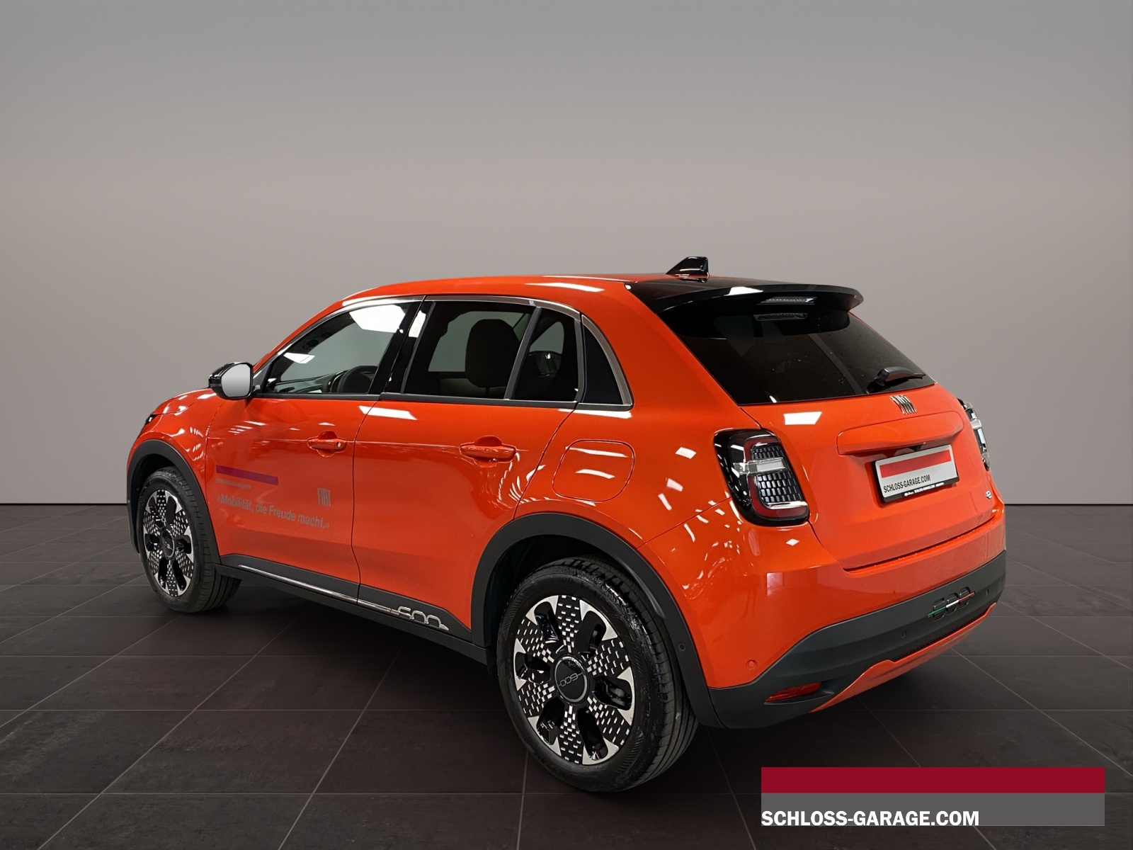 FIAT 600 e La Prima-showroom-element-3