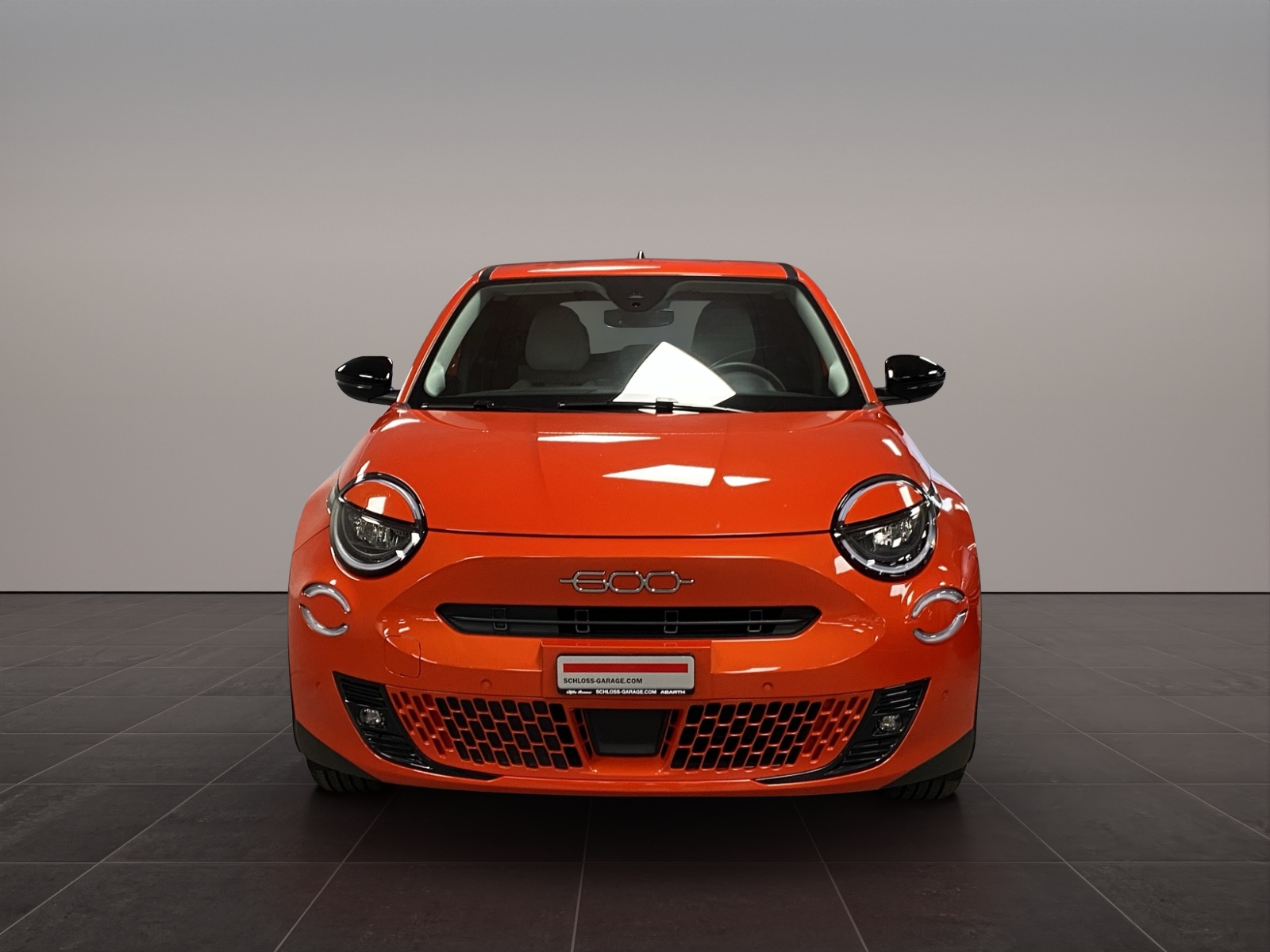 FIAT 600 e La Prima-showroom-element-1