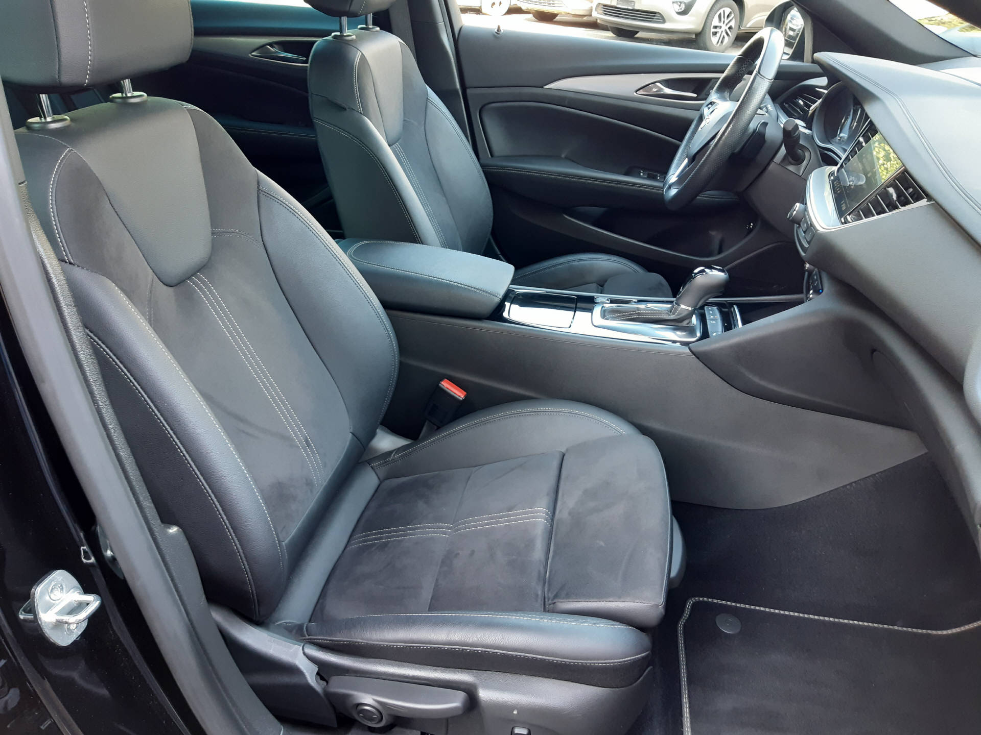 OPEL Insignia Sports Tourer 2.0 T GSi 4x4-image-6