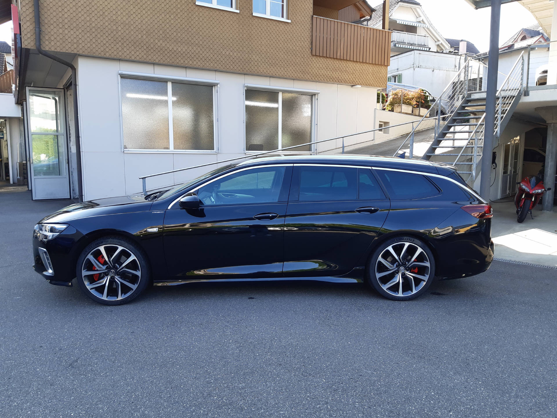 OPEL Insignia Sports Tourer 2.0 T GSi 4x4-image-2