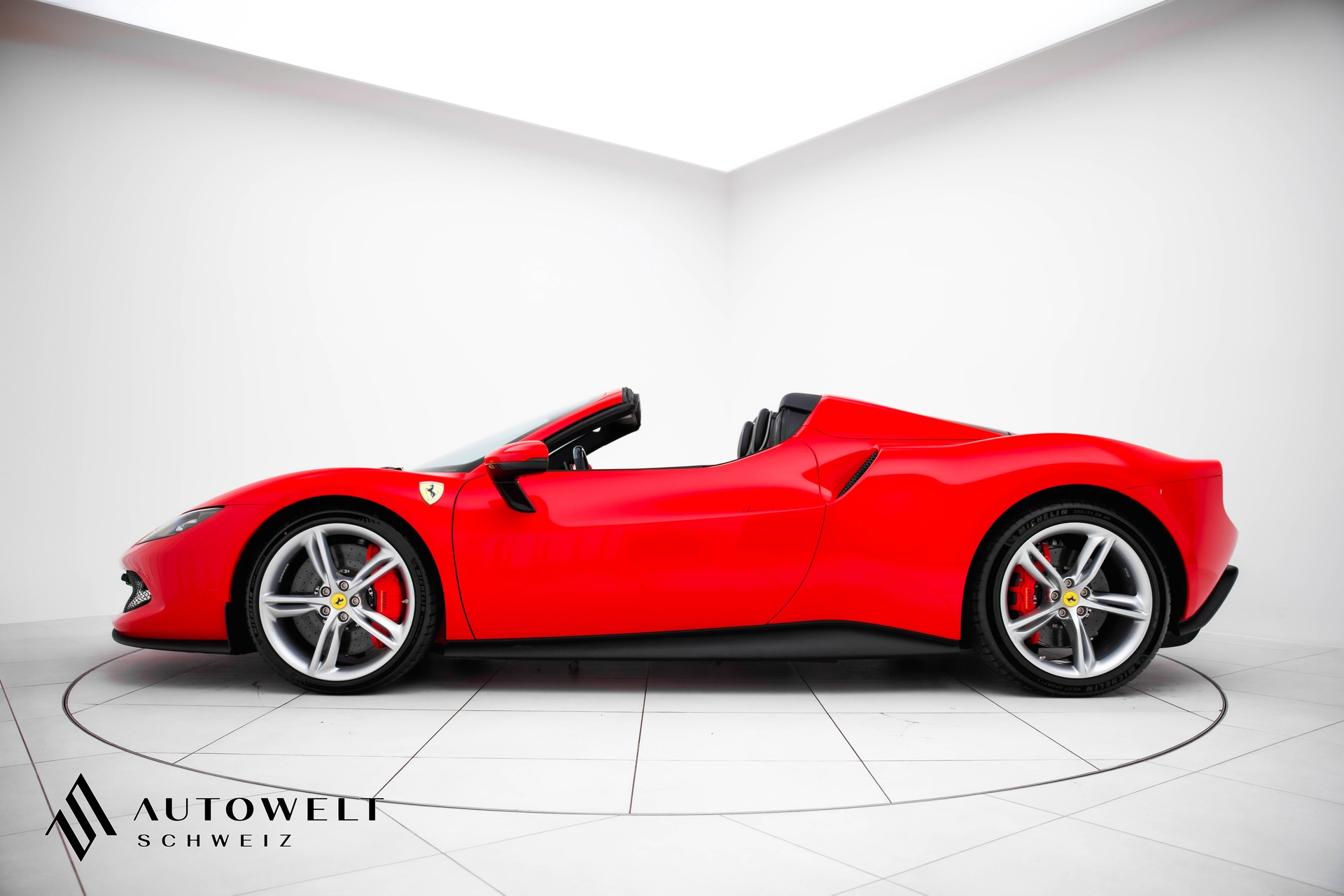 FERRARI 296 GTS-showroom-element-2