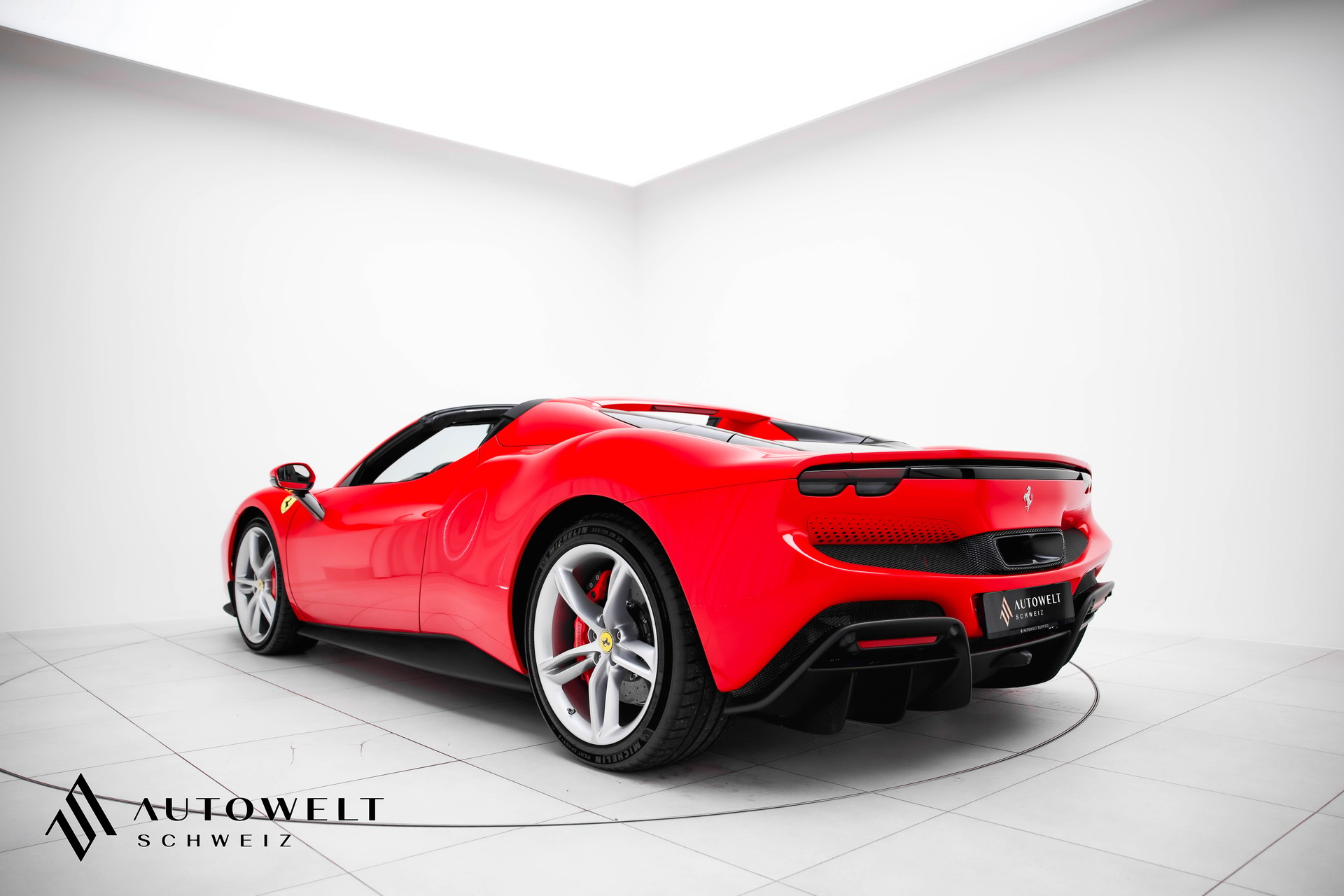 FERRARI 296 GTS-showroom-element-3