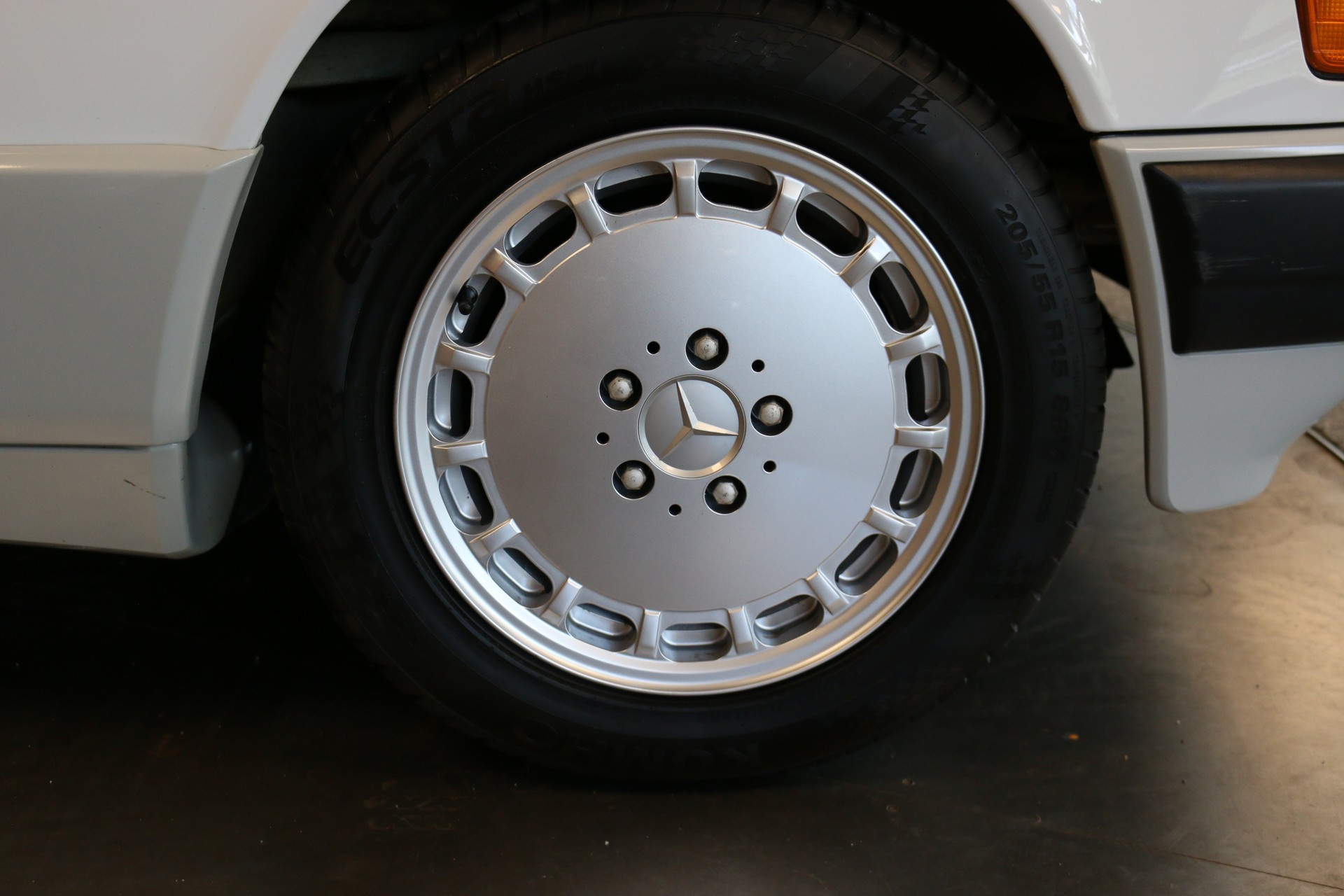 MERCEDES-BENZ 190 E 2.3-image-8