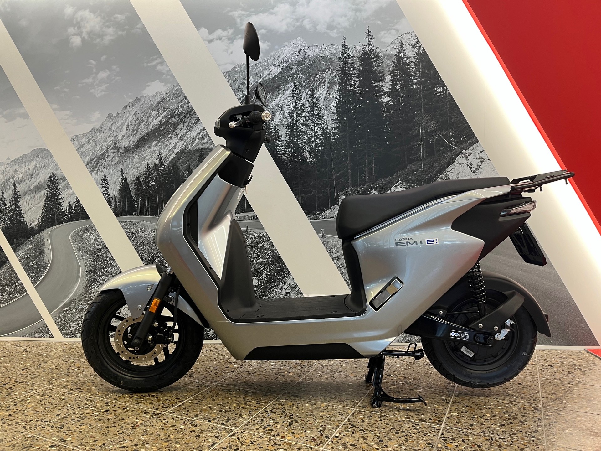 HONDA EM1-E-showroom-element-1