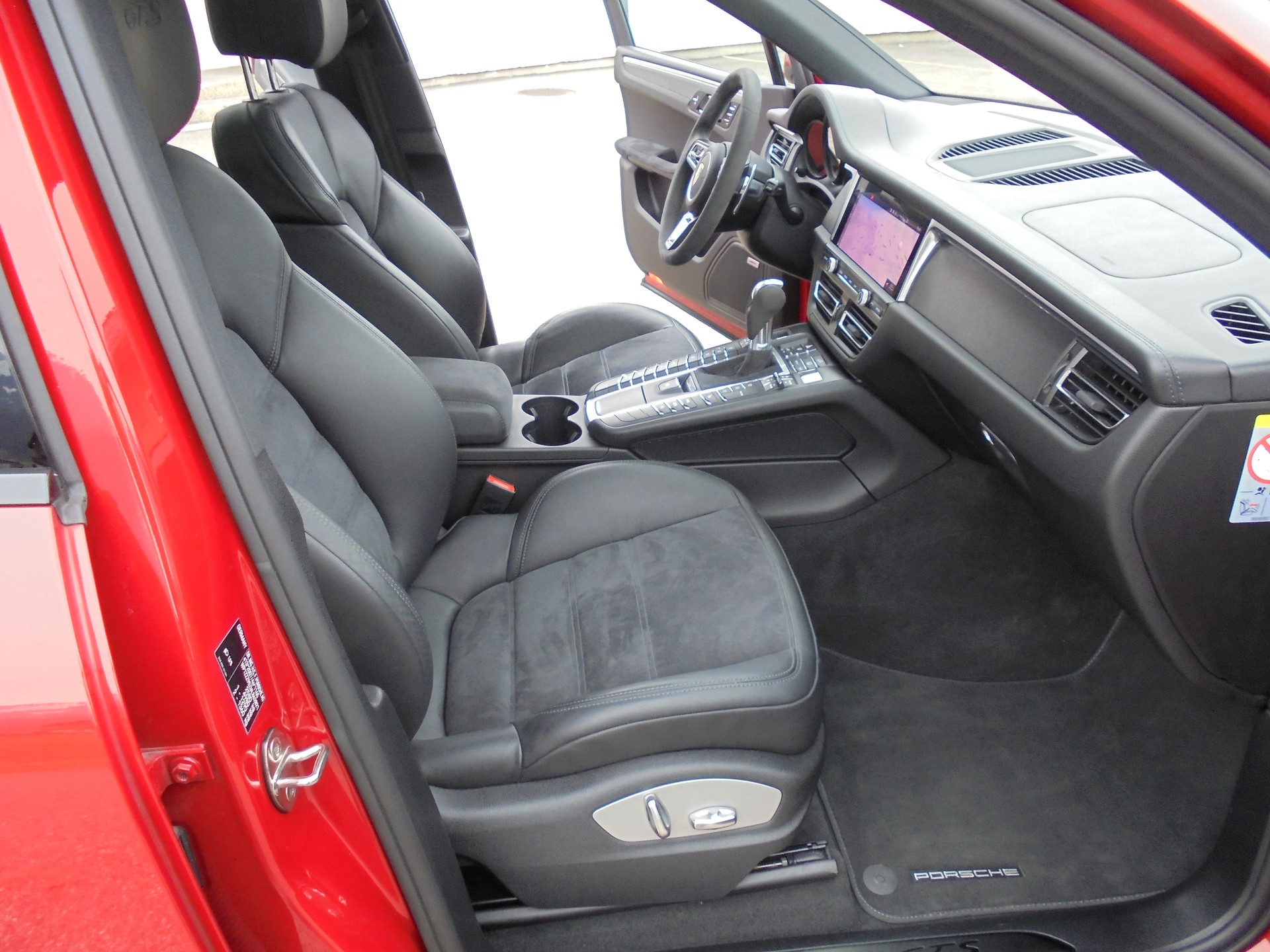 PORSCHE Macan GTS PDK-image-10
