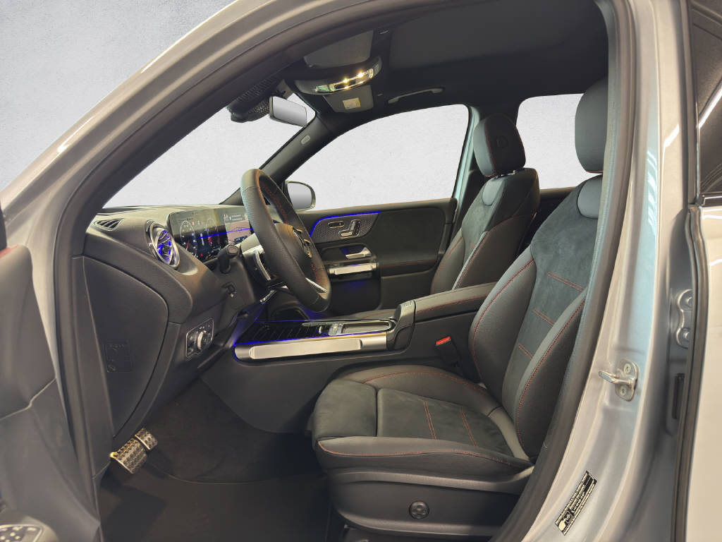 MERCEDES-BENZ GLB 200 AMG Line-image-10