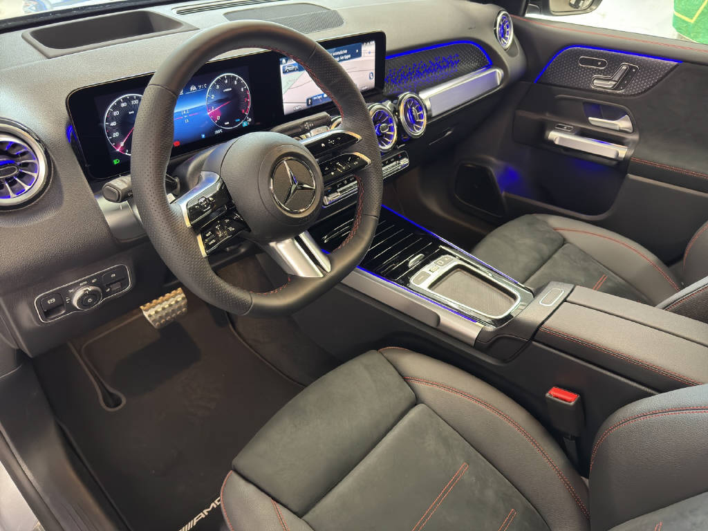 MERCEDES-BENZ GLB 200 AMG Line-image-11