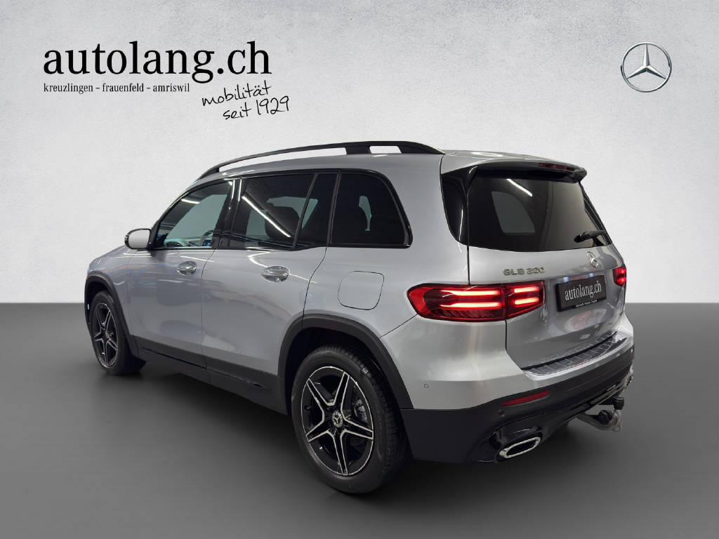 MERCEDES-BENZ GLB 200 AMG Line-image-3