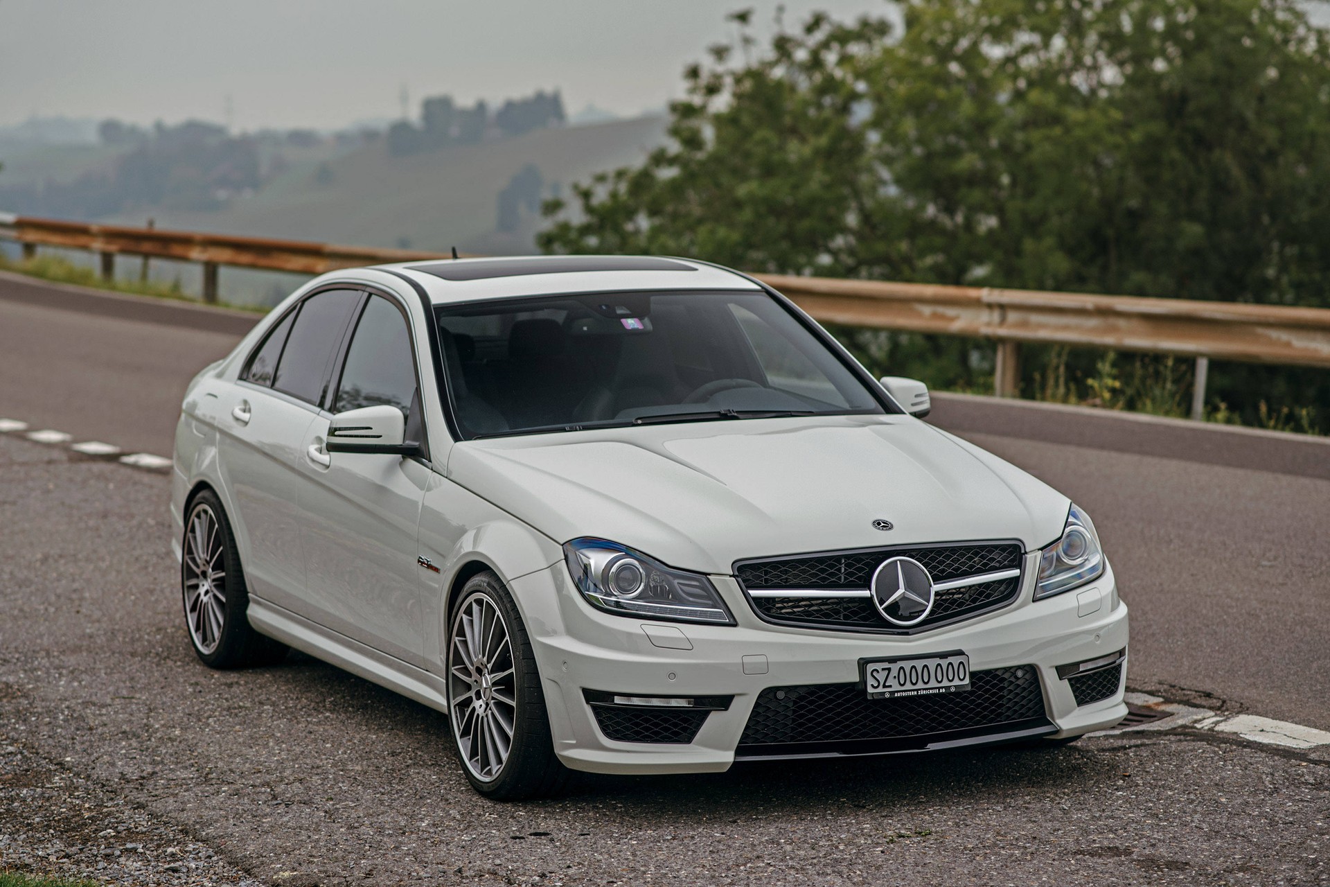 MERCEDES-BENZ C 63 AMG Performance - ab MFK und Service - neue Reifen - CH-Zulasung