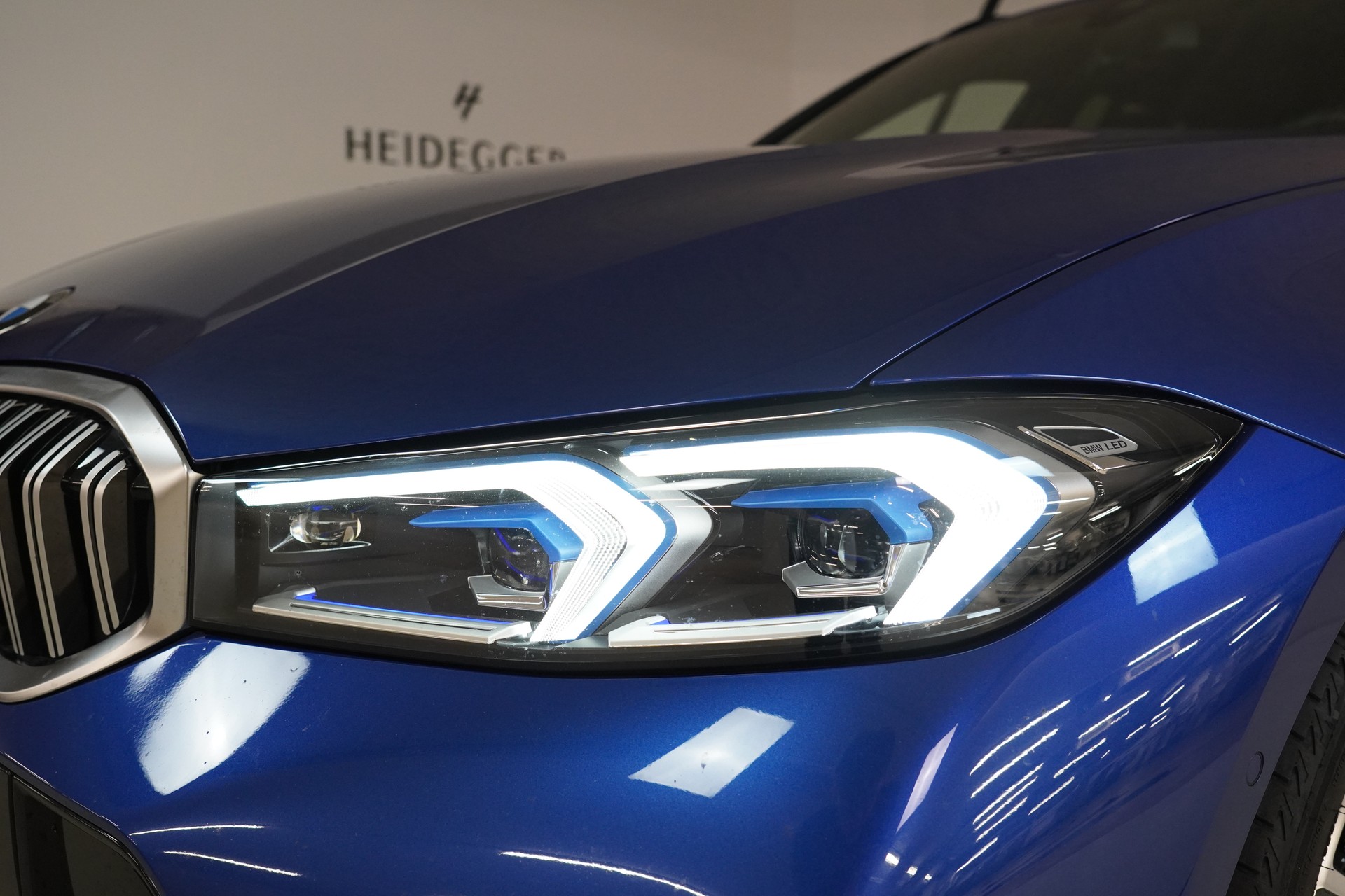 BMW 320d xDrive 48V Touring Steptronic M Sport-image-8