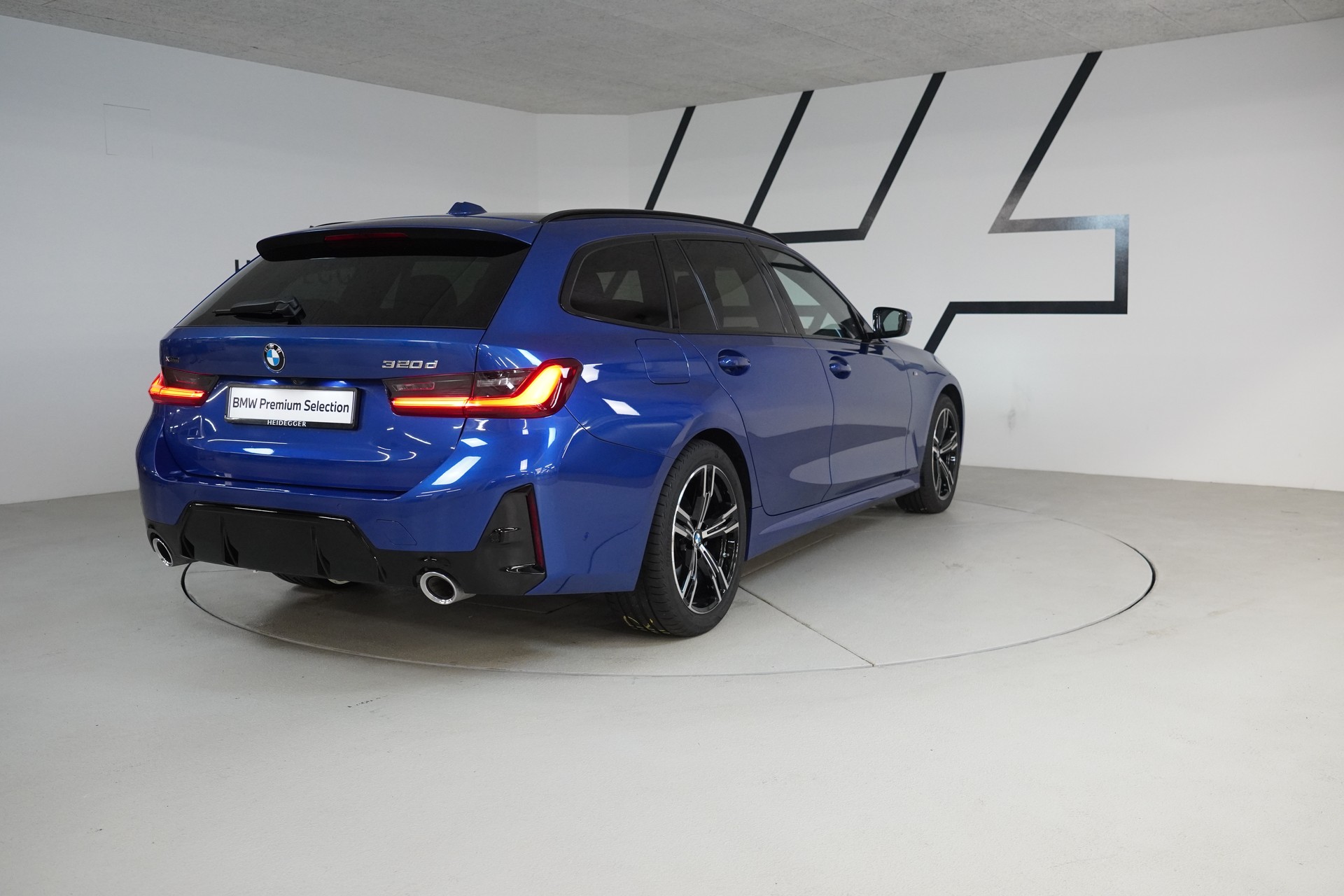 BMW 320d xDrive 48V Touring Steptronic M Sport-image-6