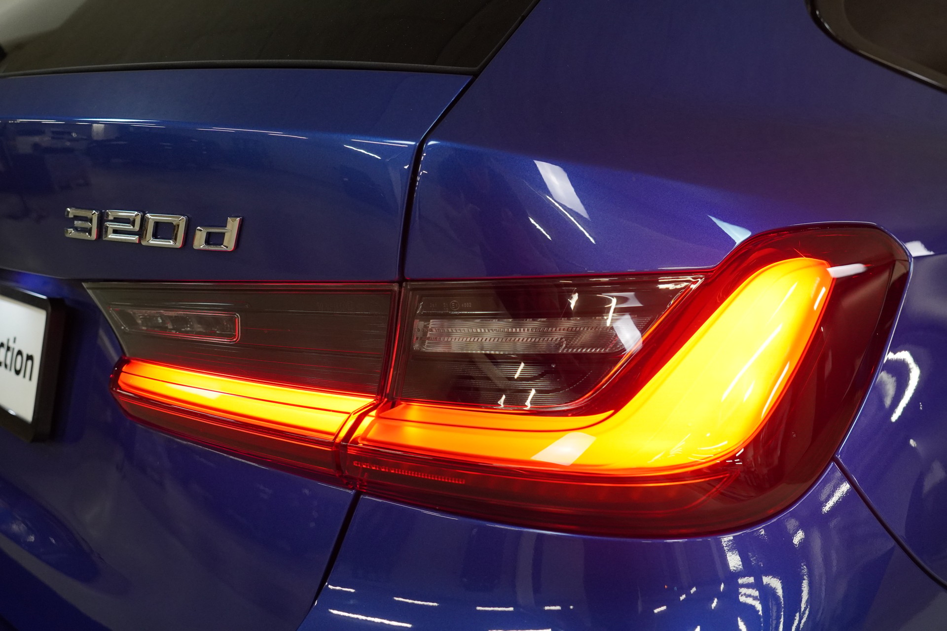 BMW 320d xDrive 48V Touring Steptronic M Sport-image-15