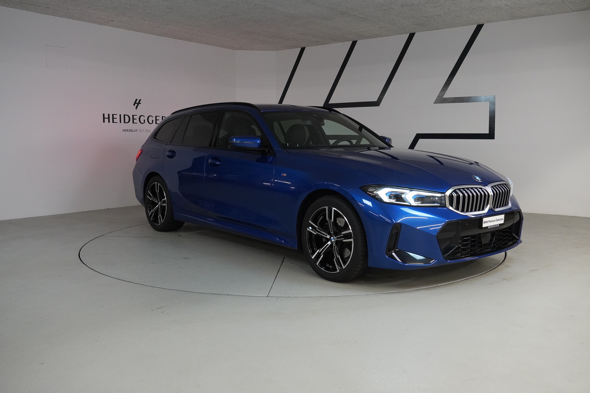 BMW 320d xDrive 48V Touring Steptronic M Sport-image-2