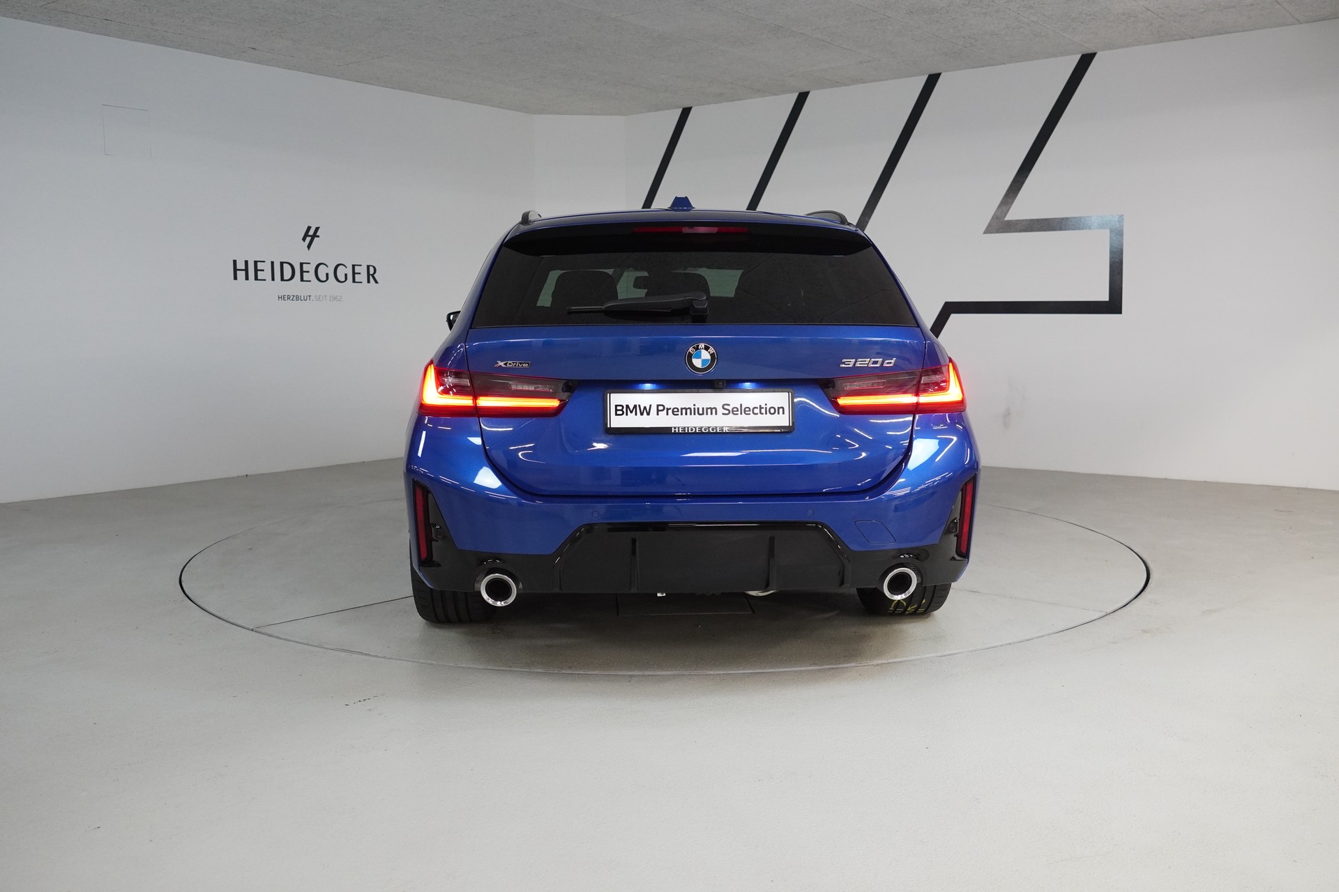 BMW 320d xDrive 48V Touring Steptronic M Sport-image-5