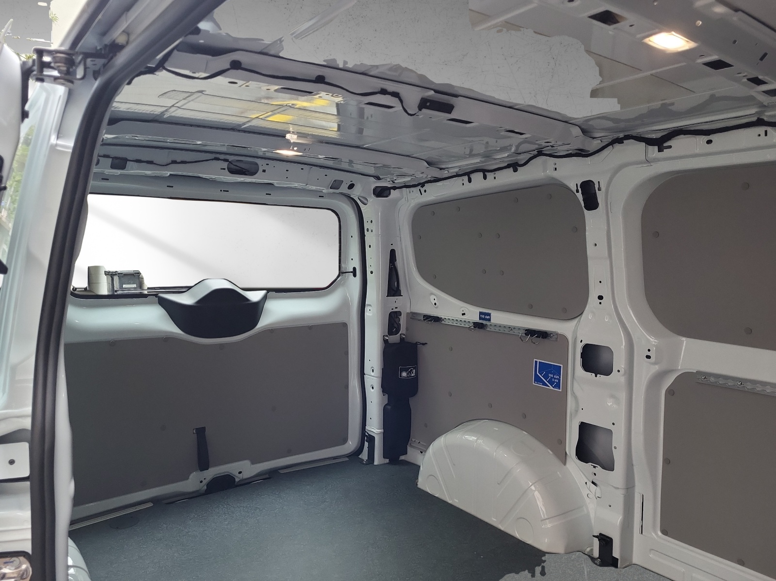 VW Transporter Kastenwagen BEV 136PS Elektro-image-10