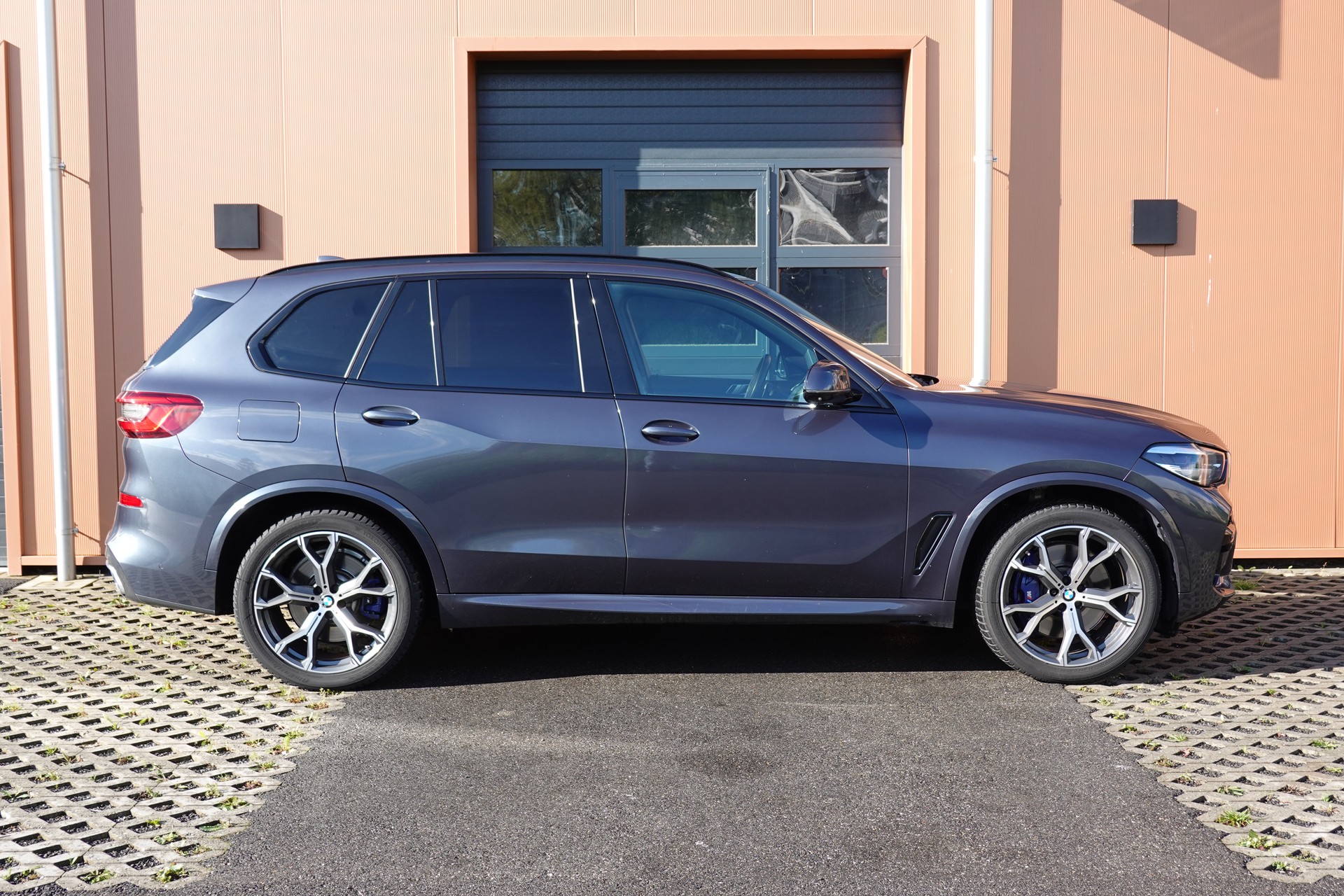BMW X5 xDrive 40i M-Sport Steptronic - " 7 Places * Attelage 3500kg *Suspension Pneum. * Toit Pano * Roues 21' * LED Adap"-image-3