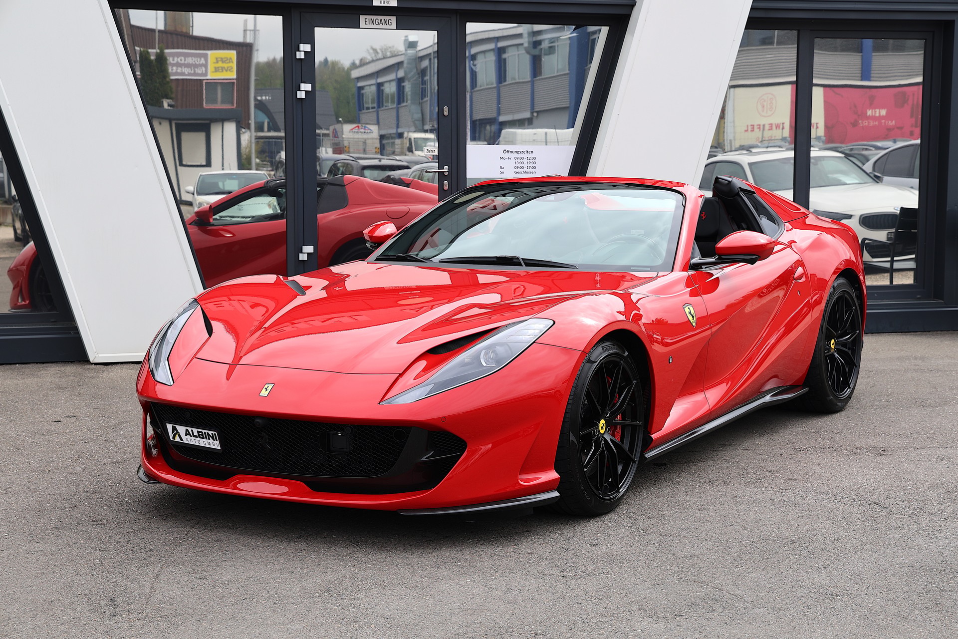 FERRARI 812 GTS-showroom-element-2