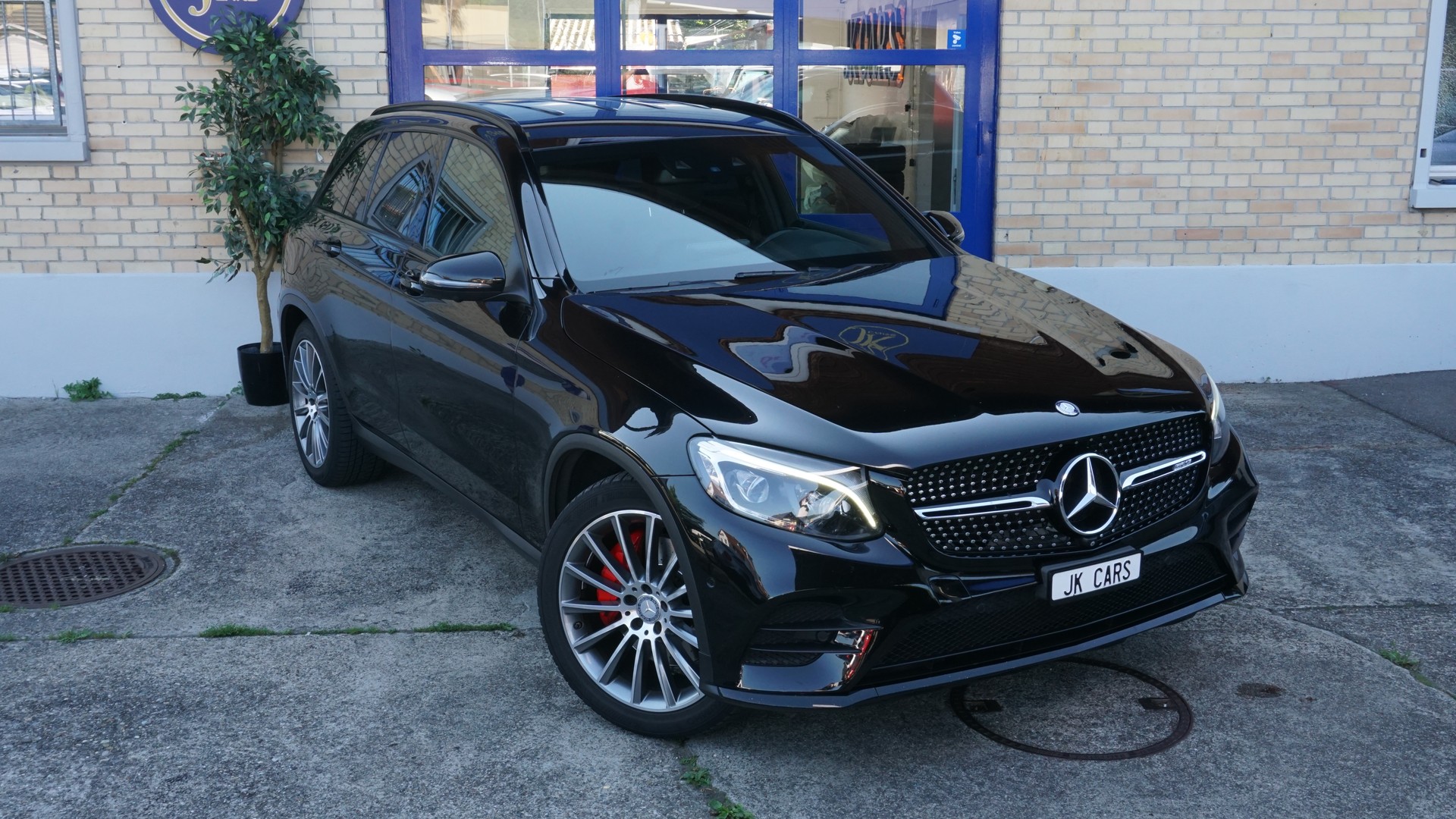 MERCEDES-BENZ GLC 250 d AMG Line 4m-image-2