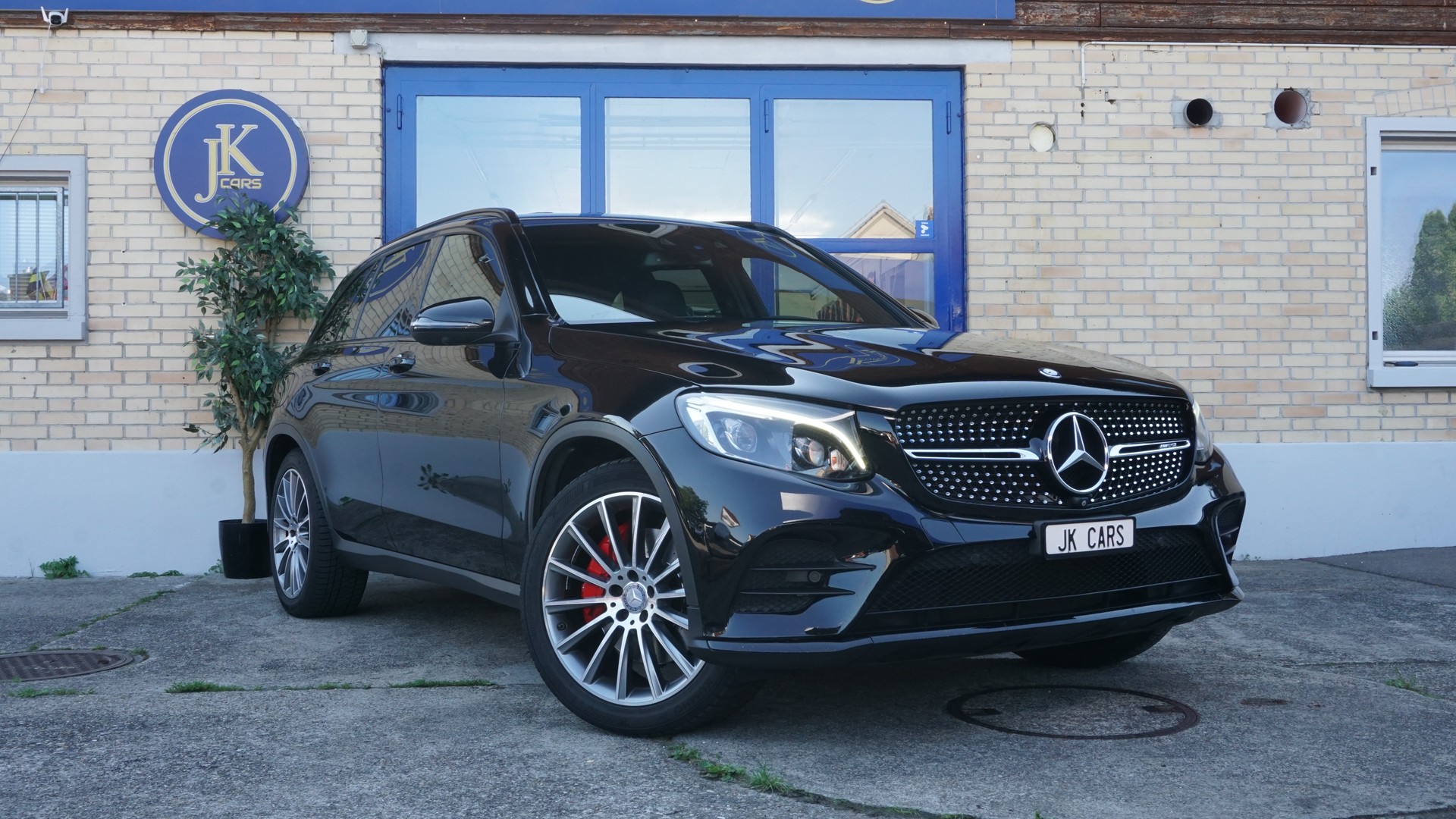 MERCEDES-BENZ GLC 250 d AMG Line 4m-image-0