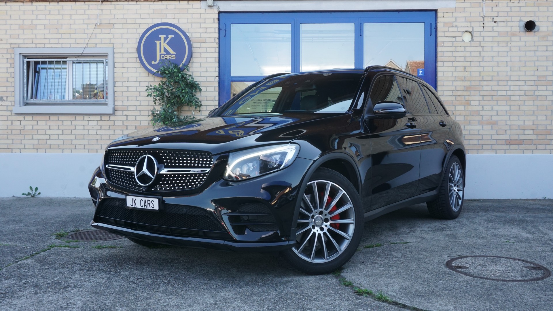 MERCEDES-BENZ GLC 250 d AMG Line 4m-image-1
