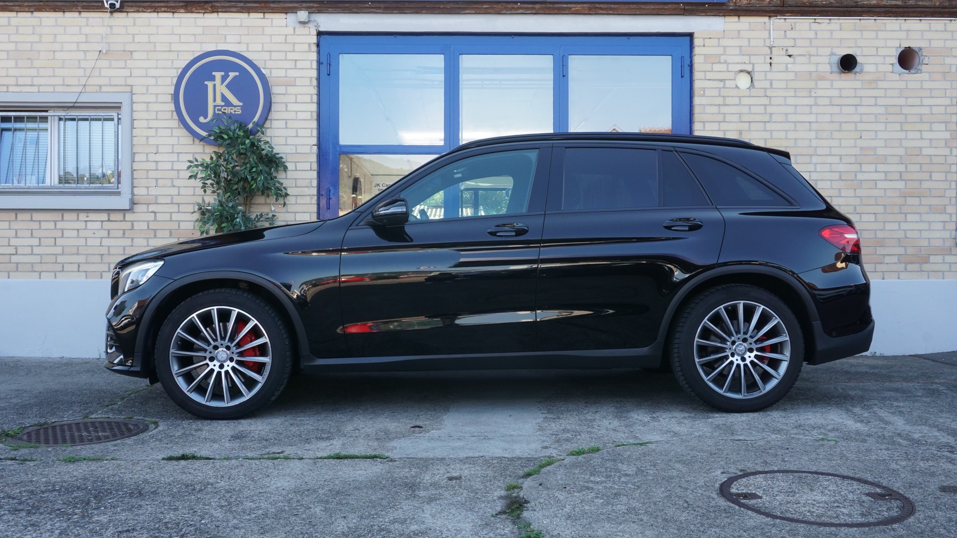 MERCEDES-BENZ GLC 250 d AMG Line 4m-image-4