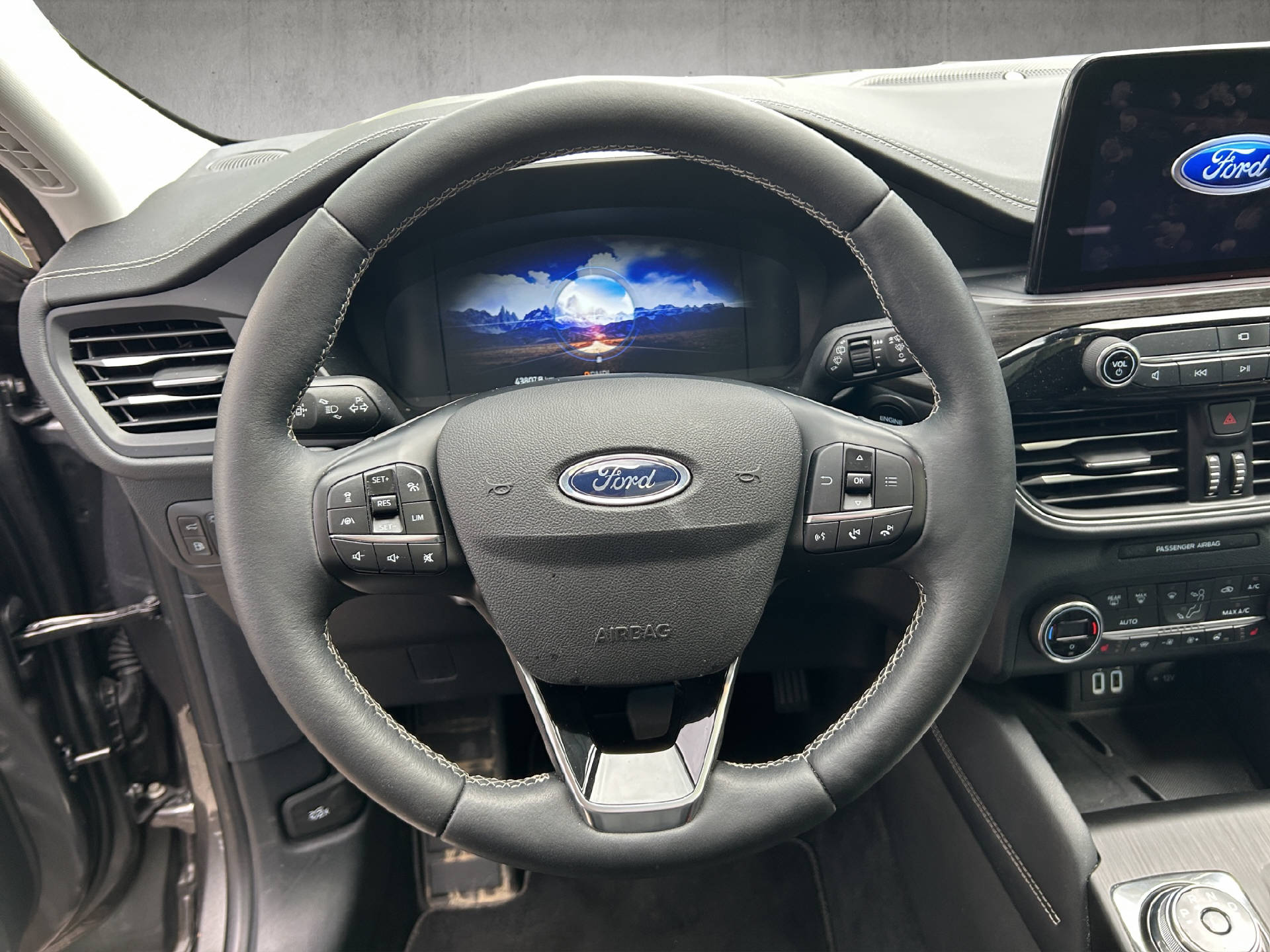 FORD Kuga 2.5 Plug-in Hybrid Vignale-image-19