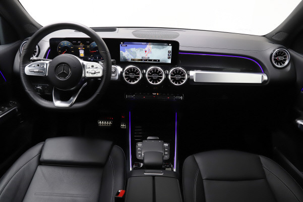 MERCEDES-BENZ GLB 220 d AMG Line 4 MAT.-image-9