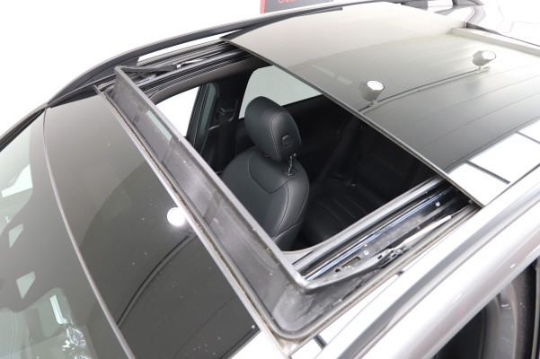 MERCEDES-BENZ GLB 220 d AMG Line 4 MAT.-image-14
