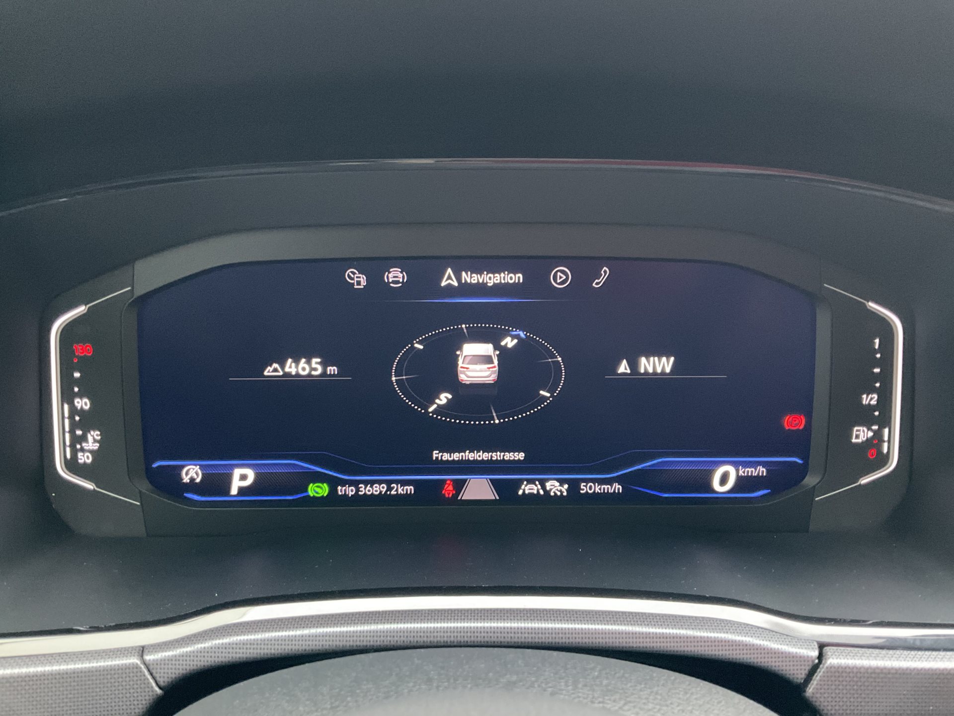 VW Touran 1.5 TSI DSG HIGHLINE R-LINE *** PANORAMAGLASDACH ***-image-14