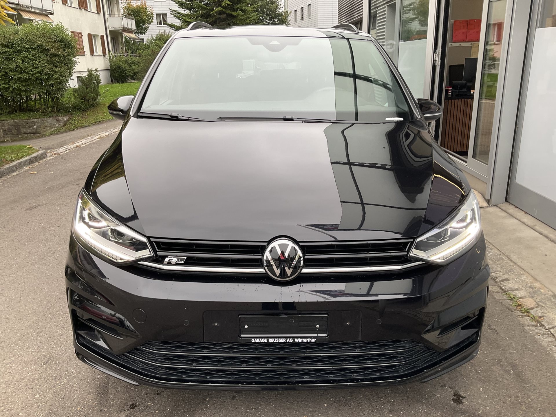 VW Touran 1.5 TSI DSG HIGHLINE R-LINE *** PANORAMAGLASDACH ***-image-1