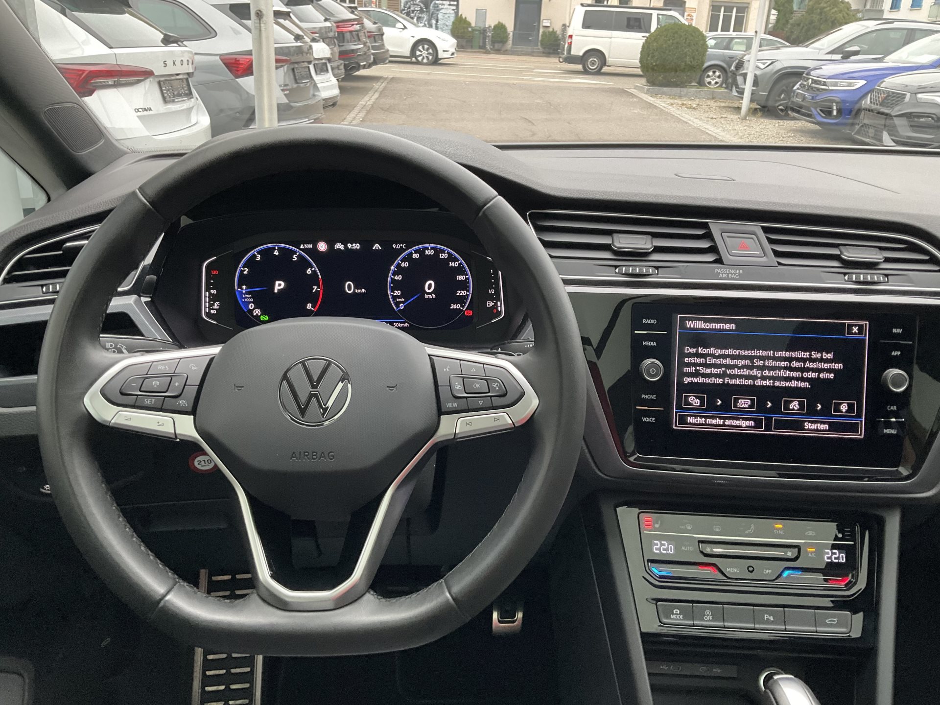VW Touran 1.5 TSI DSG HIGHLINE R-LINE *** PANORAMAGLASDACH ***-image-10
