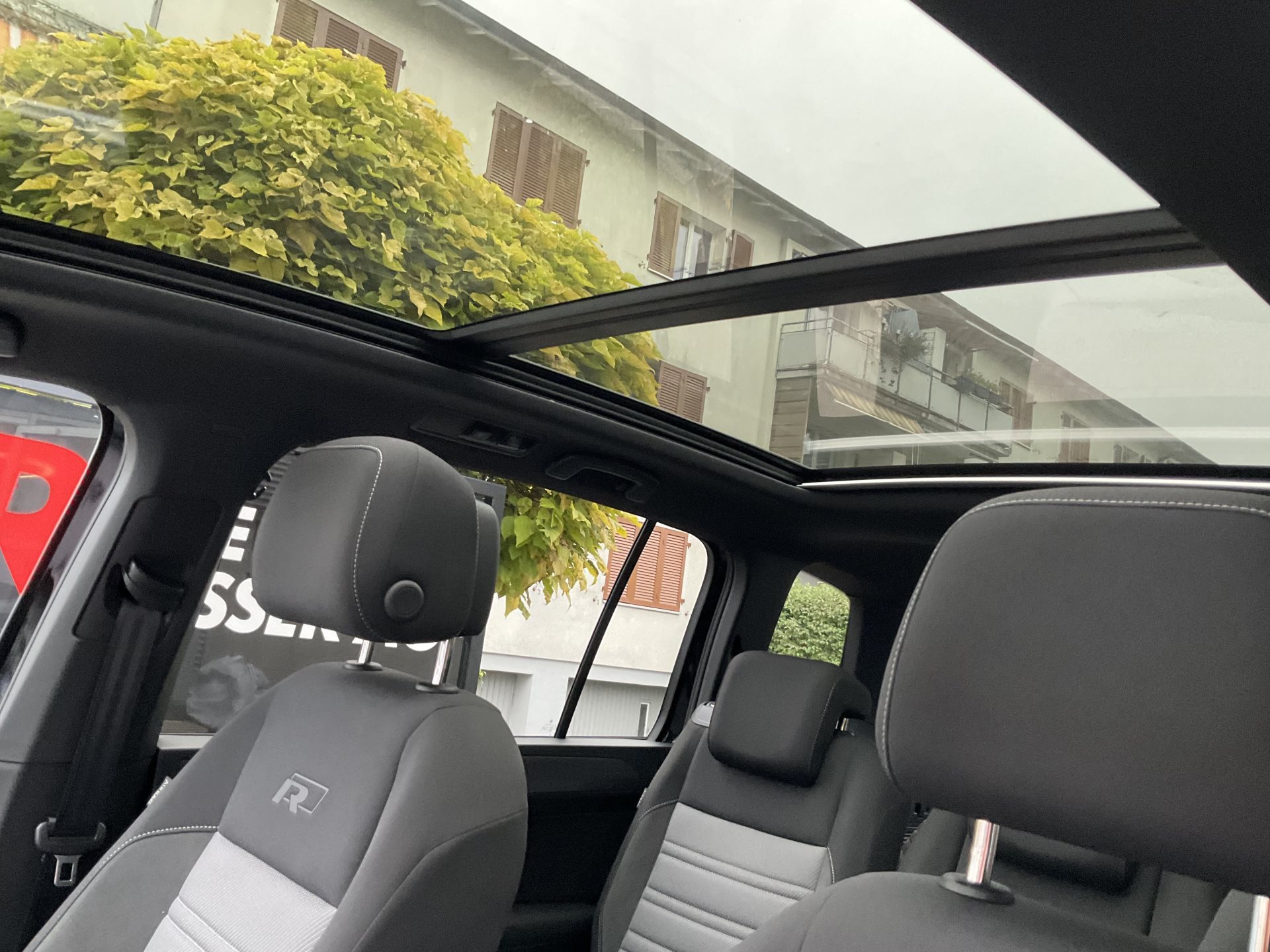 VW Touran 1.5 TSI DSG HIGHLINE R-LINE *** PANORAMAGLASDACH ***-image-8