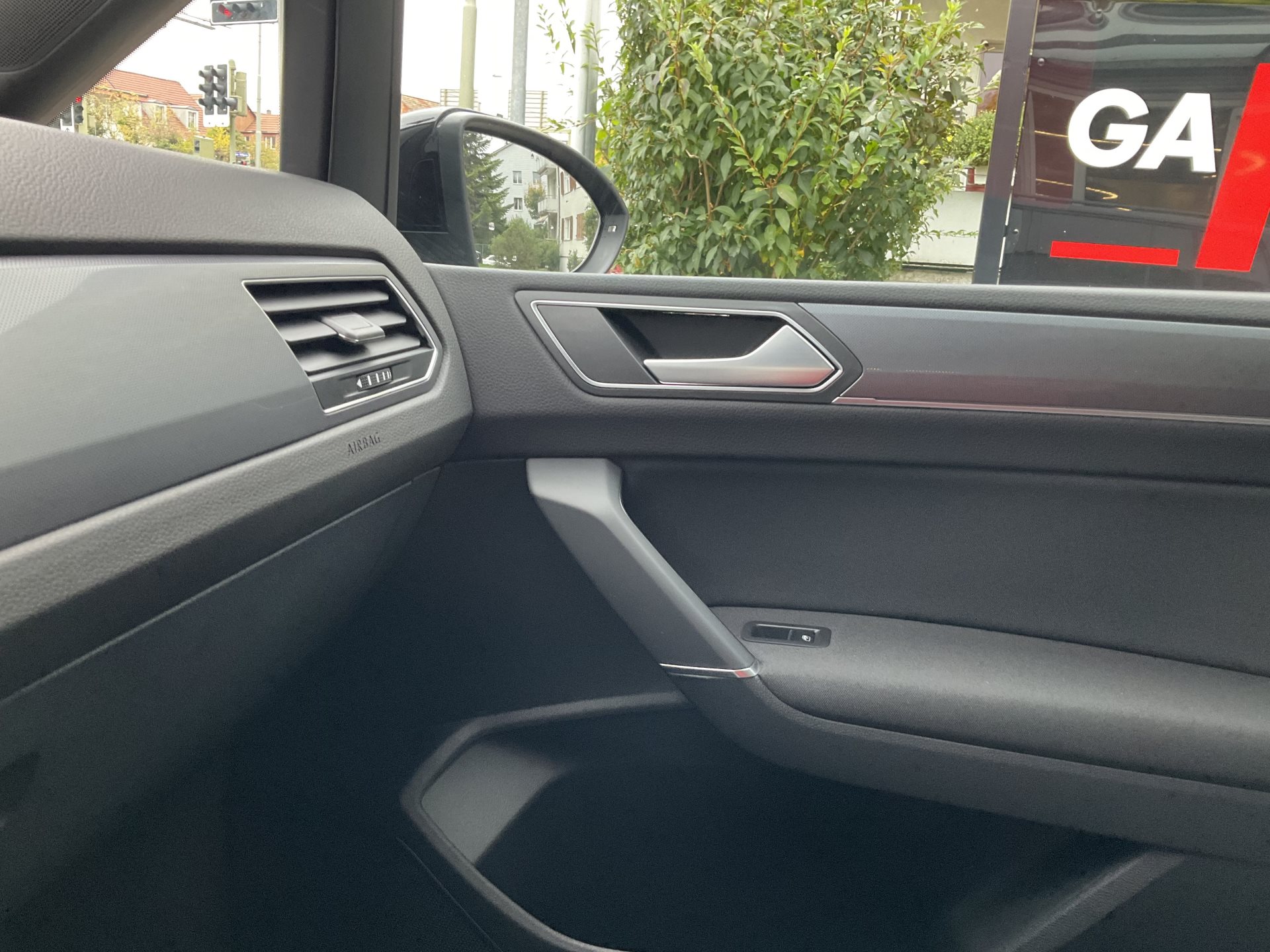 VW Touran 1.5 TSI DSG HIGHLINE R-LINE *** PANORAMAGLASDACH ***-image-9