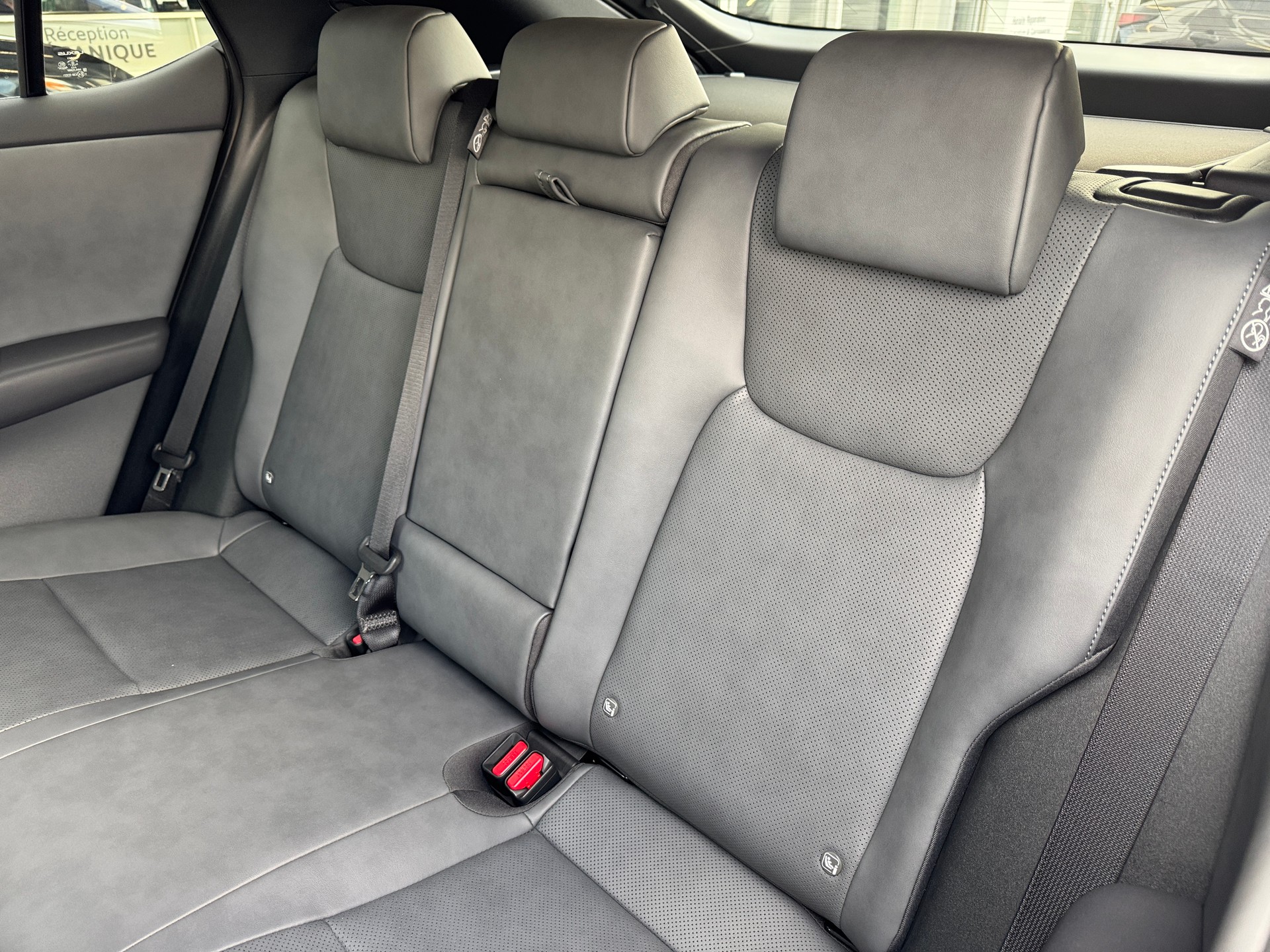 LEXUS RZ 300e 71,4 KW Comfort-image-11