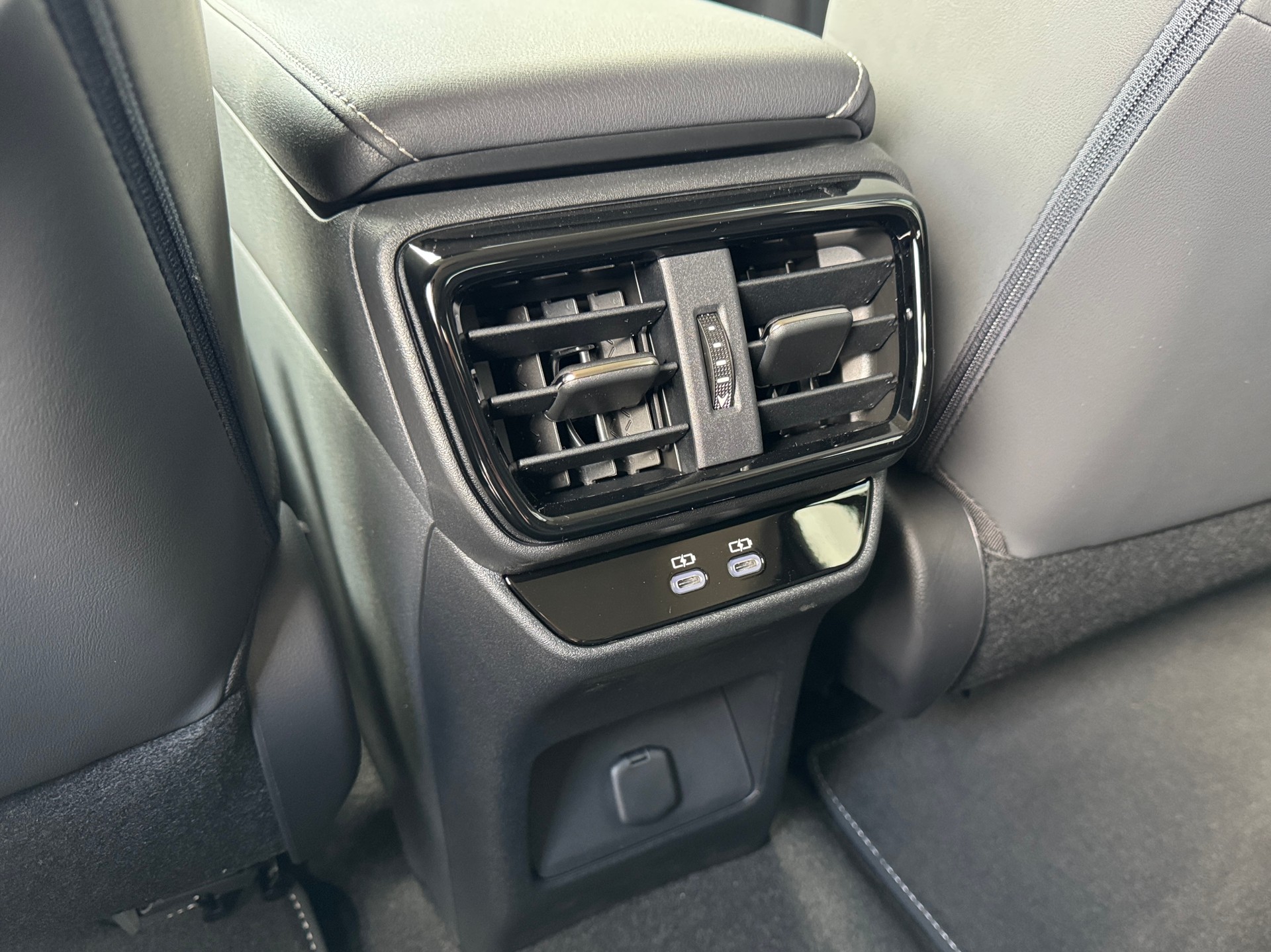 LEXUS RZ 300e 71,4 KW Comfort-image-15