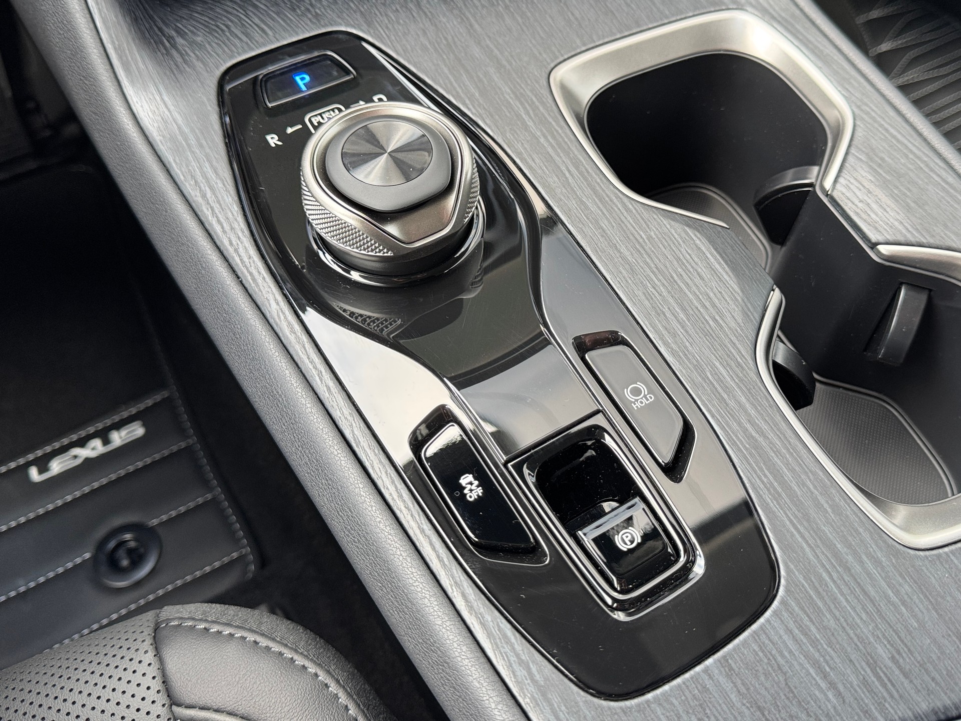 LEXUS RZ 300e 71,4 KW Comfort-image-24