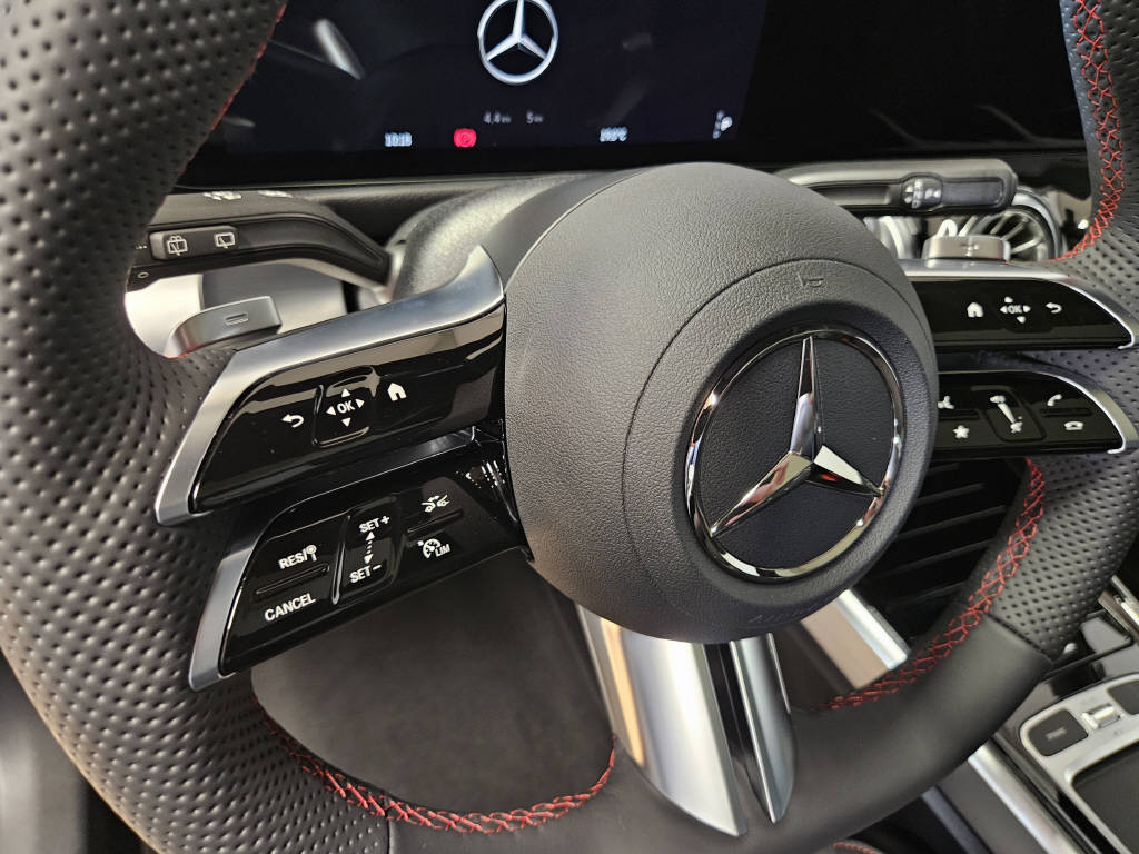 MERCEDES-BENZ EQB 350 4Matic Excellence Edition AMG Line-image-8