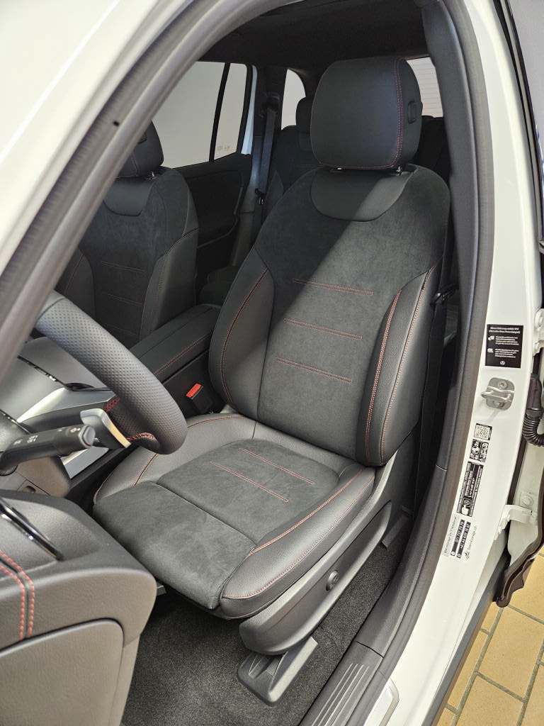 MERCEDES-BENZ EQB 350 4Matic Excellence Edition AMG Line-image-5