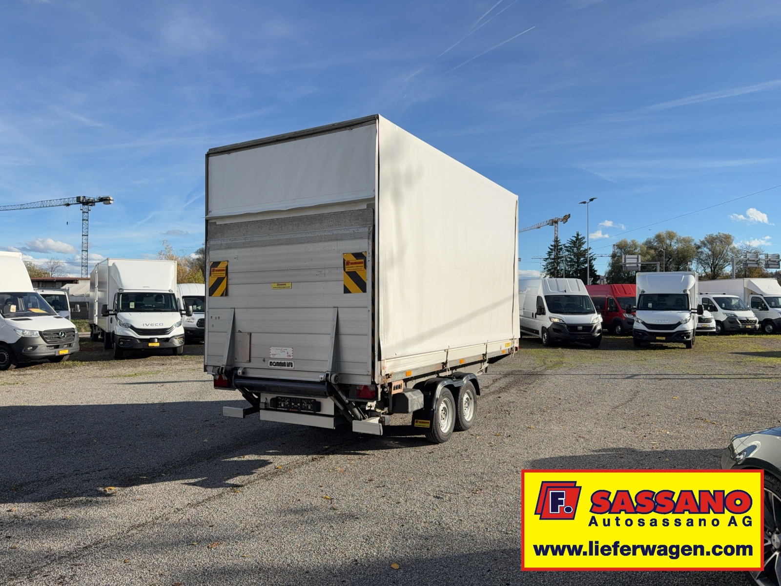DALTEC Cargo 35 Blache mit Hebebühne und Durchladesystem